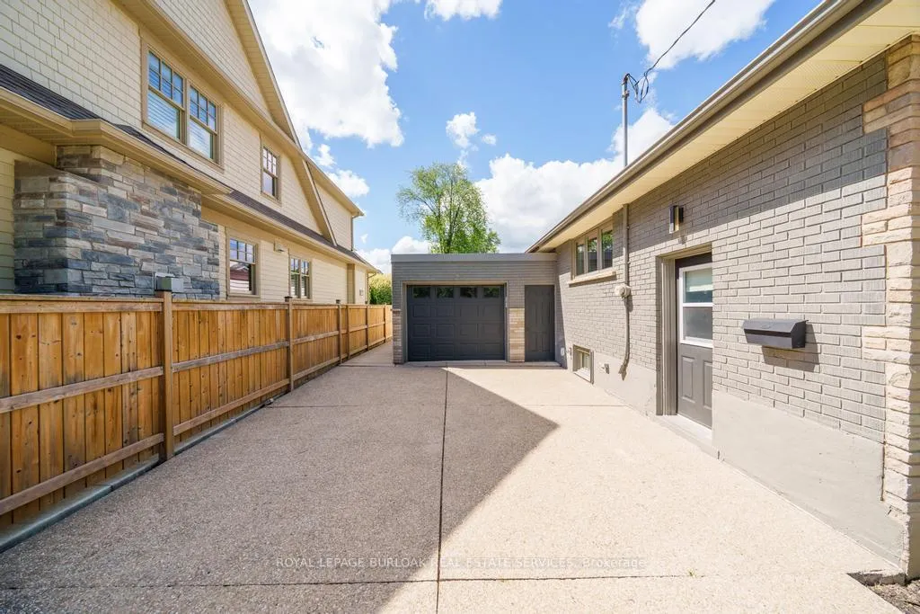 Photo 5 of 2209 Caroline Street, Burlington, Brant — HOMEH