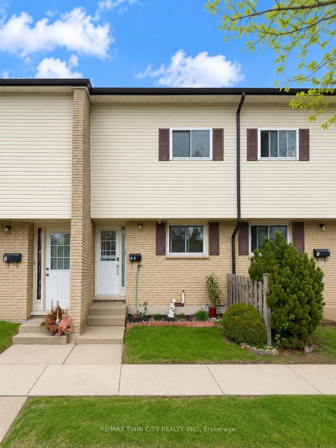 Photo 2 of Unit A5, 211 Veronica Drive, Kitchener, Idlewood — HOMEH