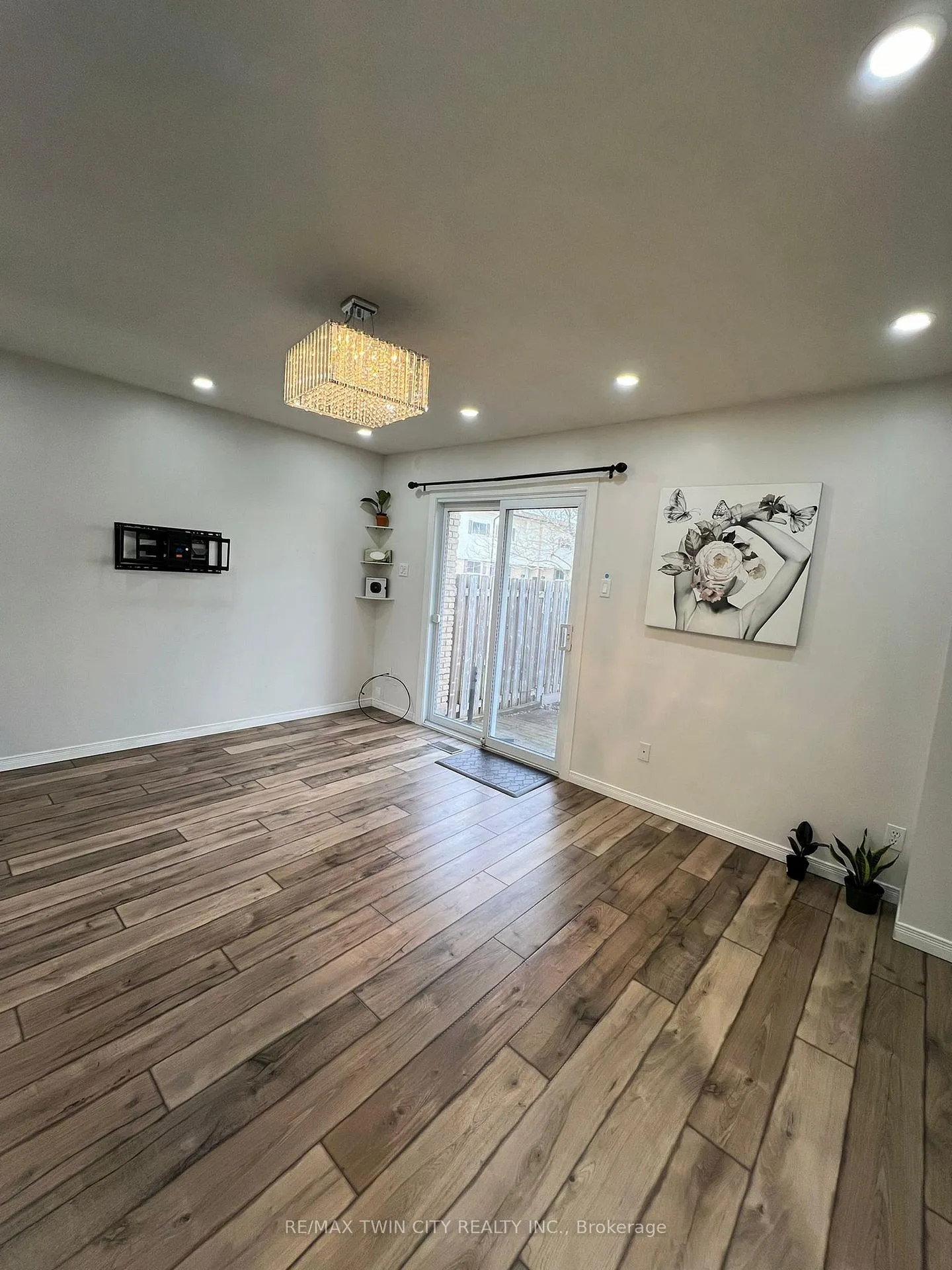 Photo 3 of Unit A5, 211 Veronica Drive, Kitchener, Idlewood — HOMEH