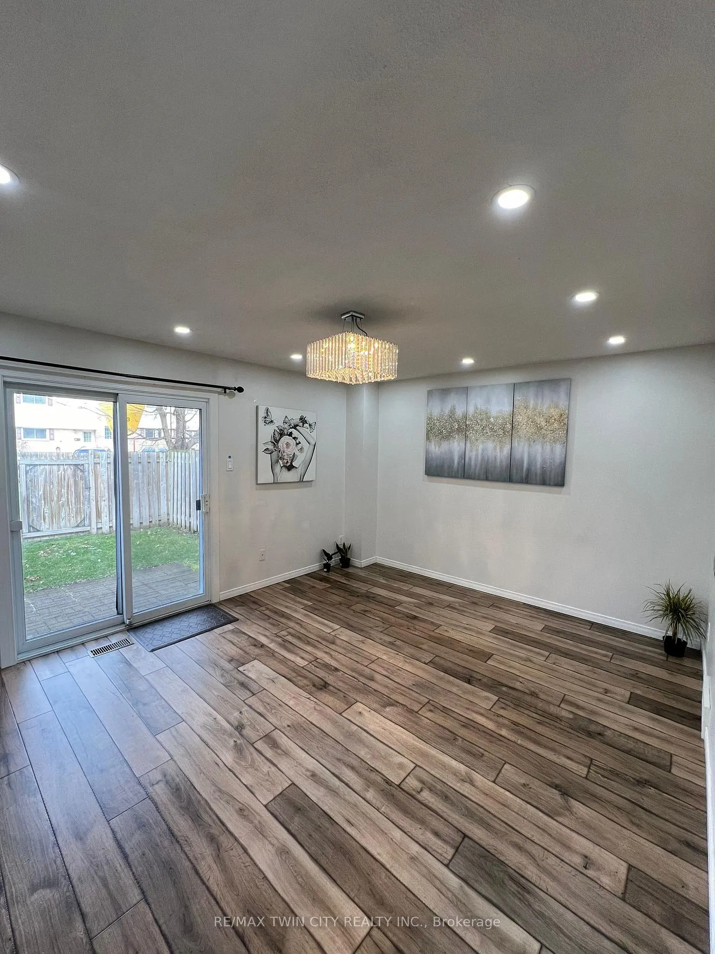 Photo 4 of Unit A5, 211 Veronica Drive, Kitchener, Idlewood — HOMEH
