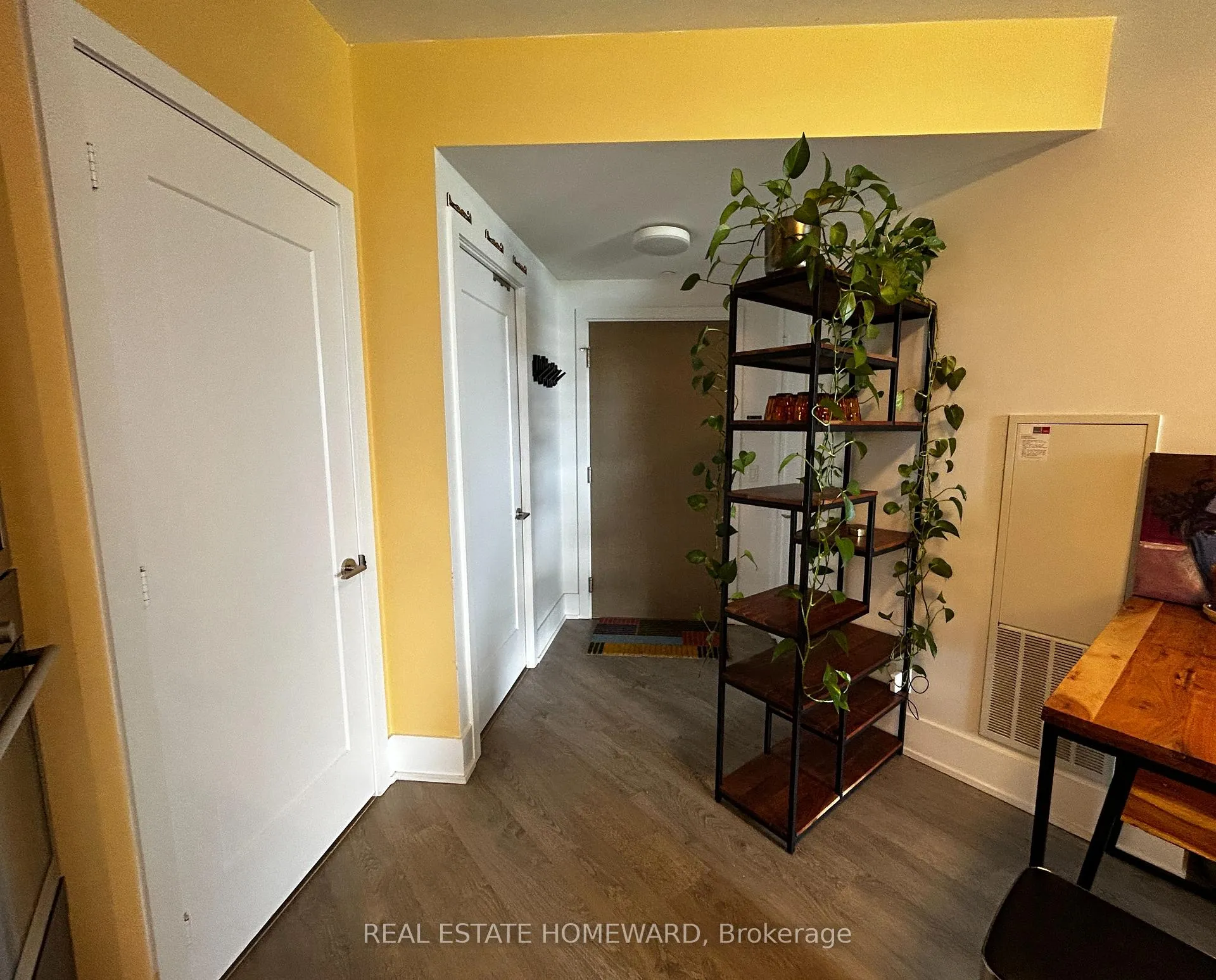 Photo 2 of Unit 413, 1 Edgewater Drive, Toronto, Waterfront Communities — HOMEH