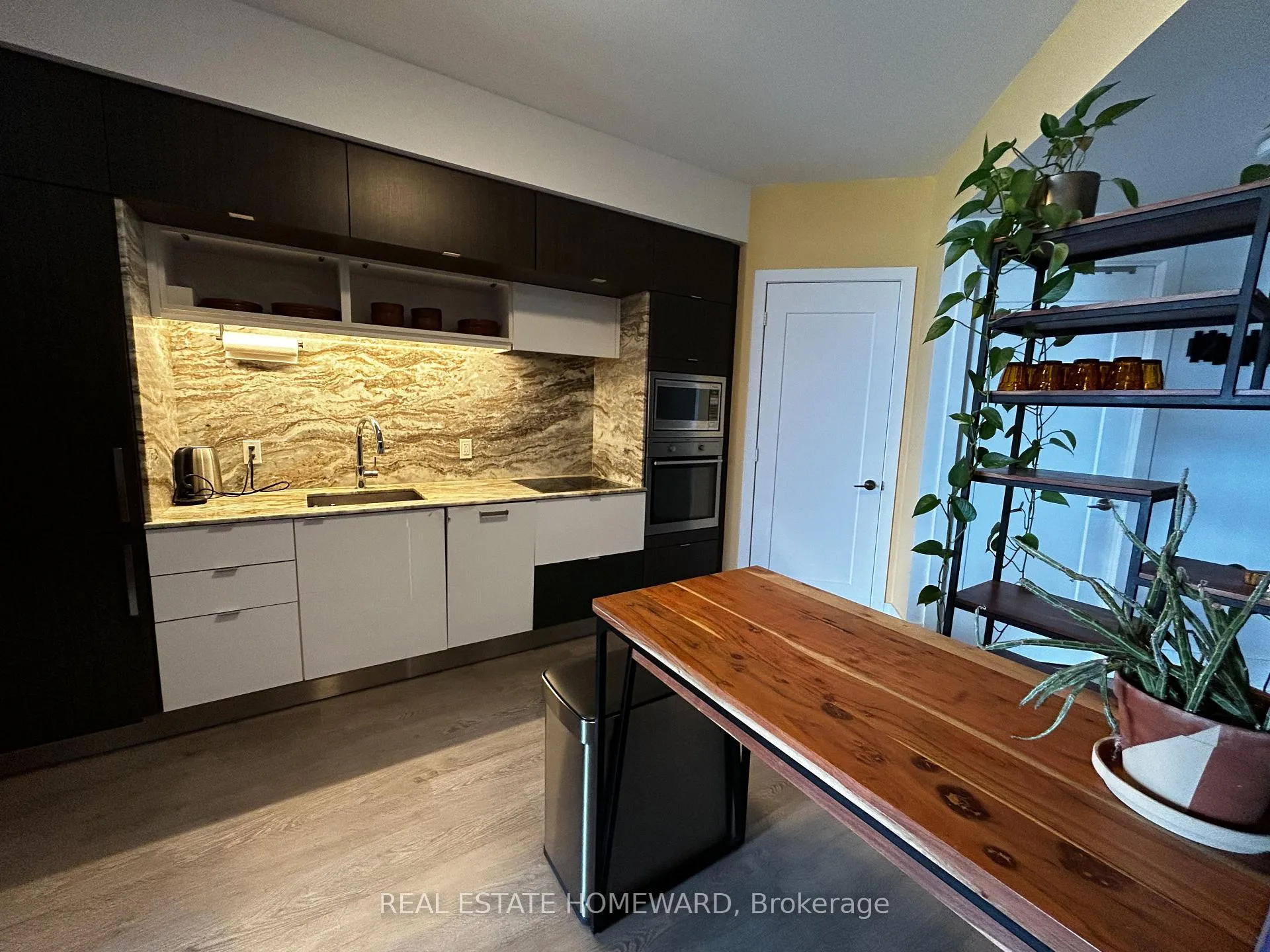 Photo 3 of Unit 413, 1 Edgewater Drive, Toronto, Waterfront Communities — HOMEH
