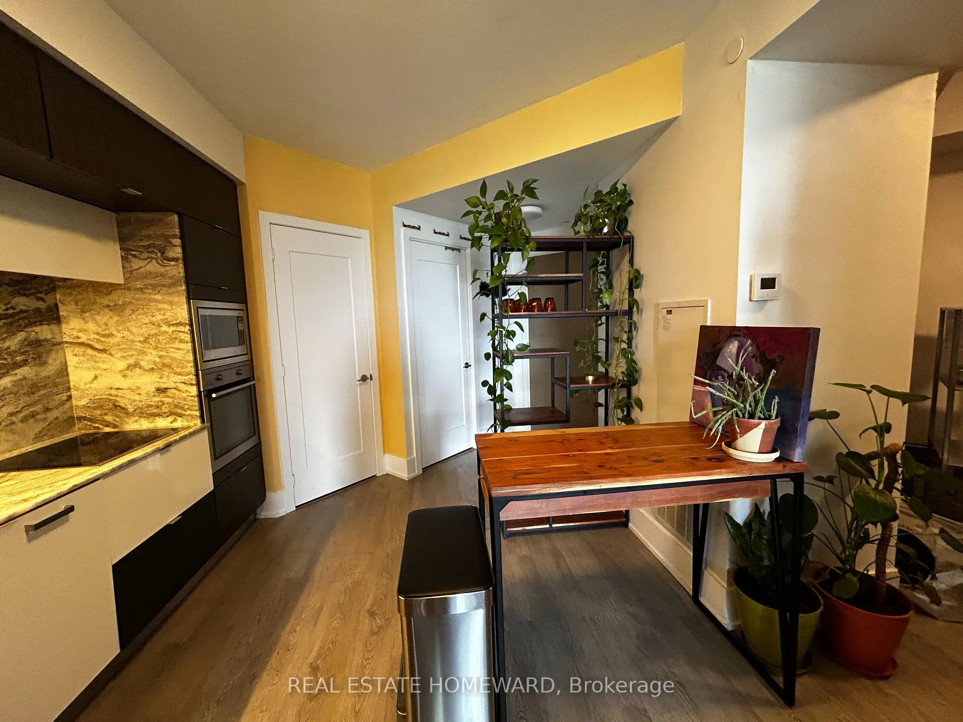 Photo 4 of Unit 413, 1 Edgewater Drive, Toronto, Waterfront Communities — HOMEH