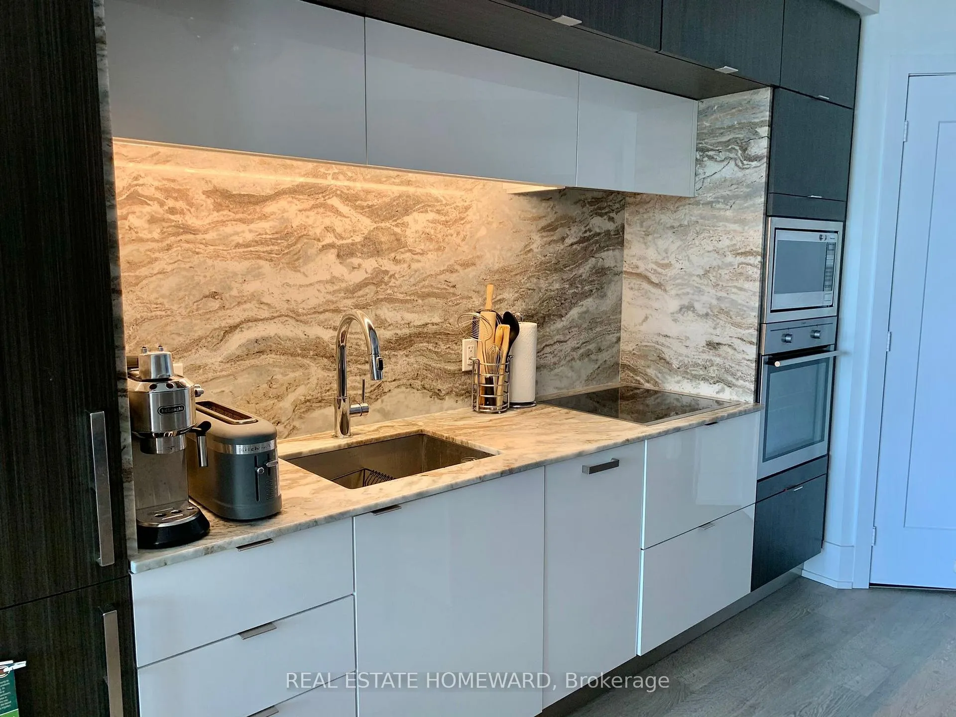 Photo 5 of Unit 413, 1 Edgewater Drive, Toronto, Waterfront Communities — HOMEH