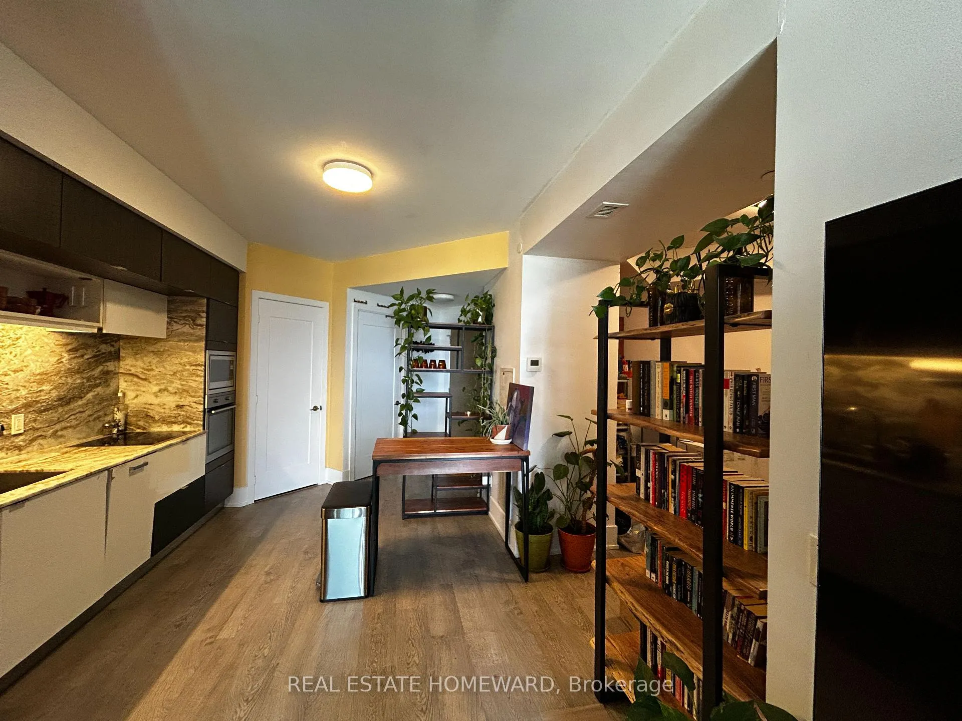 Photo 6 of Unit 413, 1 Edgewater Drive, Toronto, Waterfront Communities — HOMEH