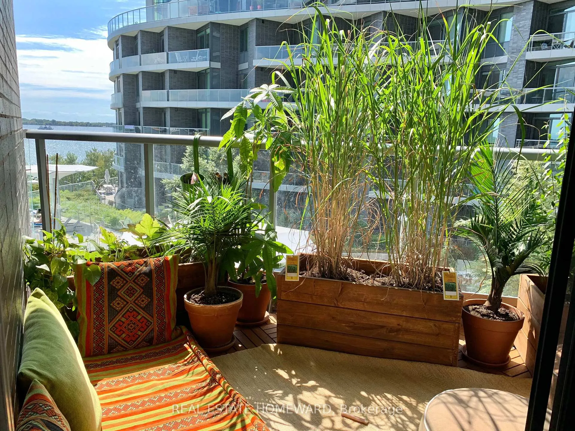 Photo 13 of Unit 413, 1 Edgewater Drive, Toronto, Waterfront Communities — HOMEH