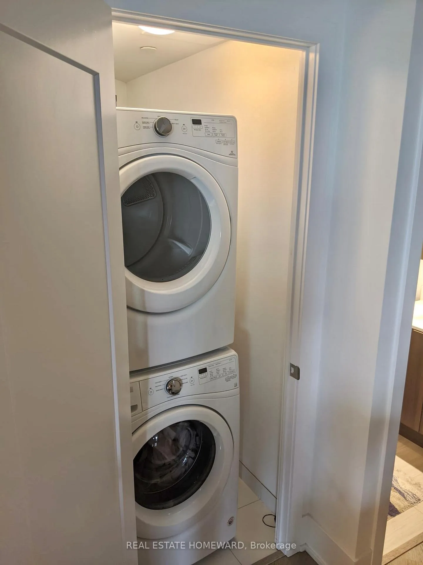 Photo 16 of Unit 413, 1 Edgewater Drive, Toronto, Waterfront Communities — HOMEH