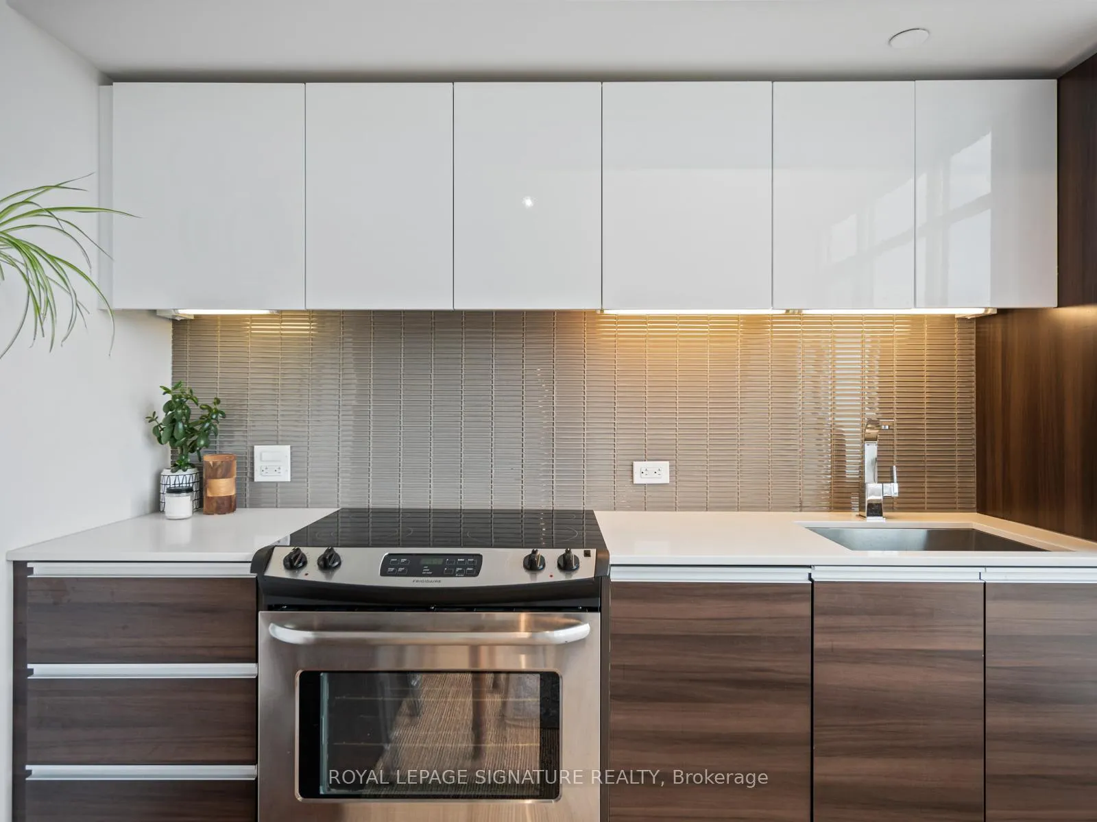 Photo 6 of Unit 1023, 1190 Dundas Street E, Toronto, South Riverdale — HOMEH