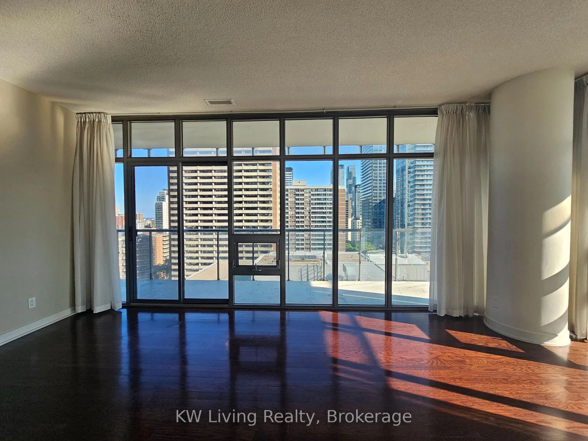 Photo 4 of Unit 1305, 33 Charles Street E, Toronto, Church-Yonge Corridor — HOMEH