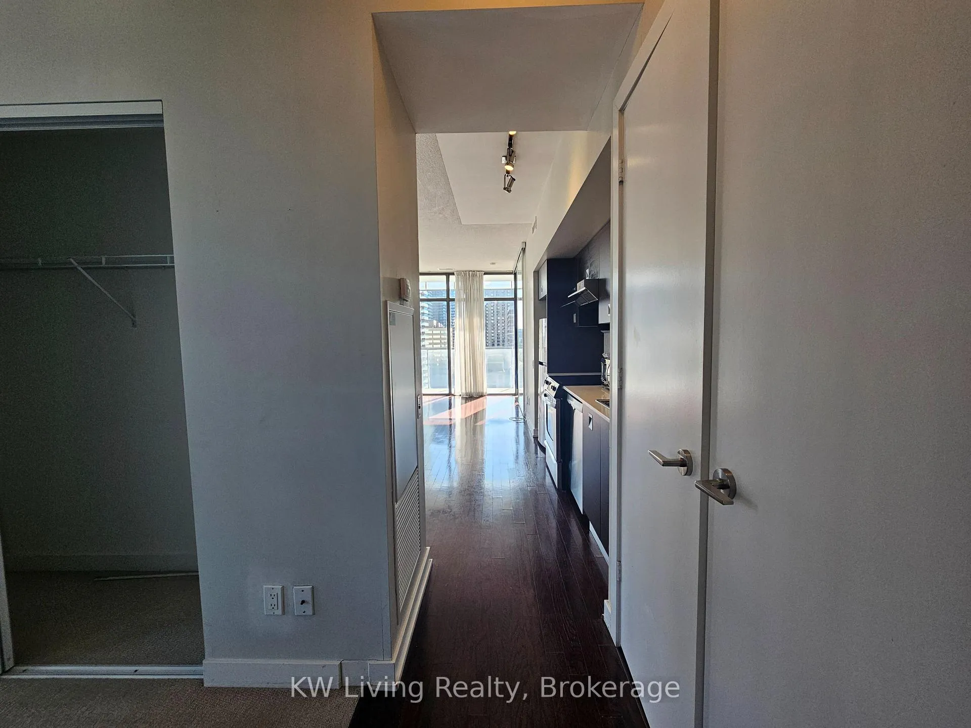 Photo 13 of Unit 1305, 33 Charles Street E, Toronto, Church-Yonge Corridor — HOMEH