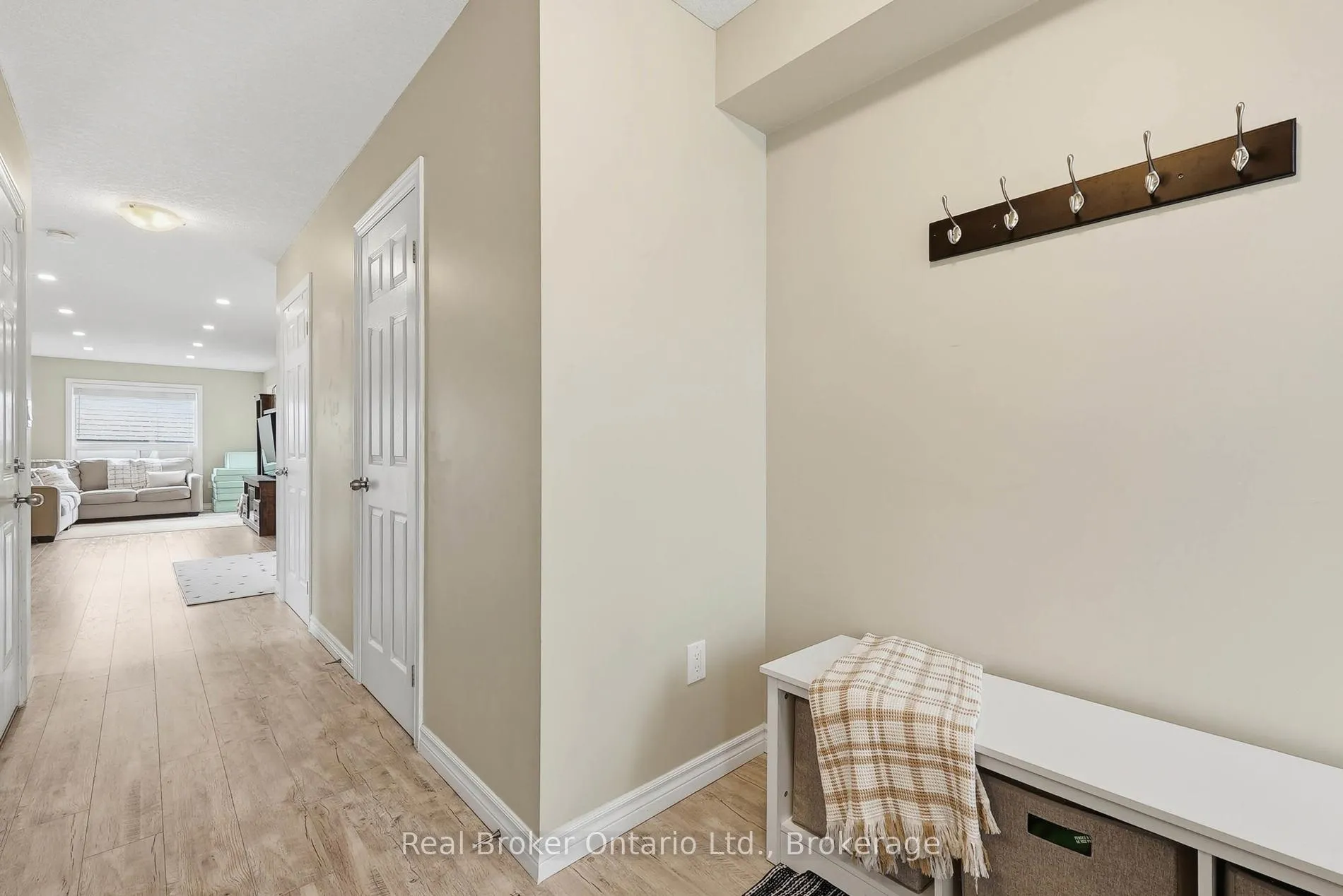 Photo 10 of 1381 Old Zeller Drive, Kitchener — HOMEH