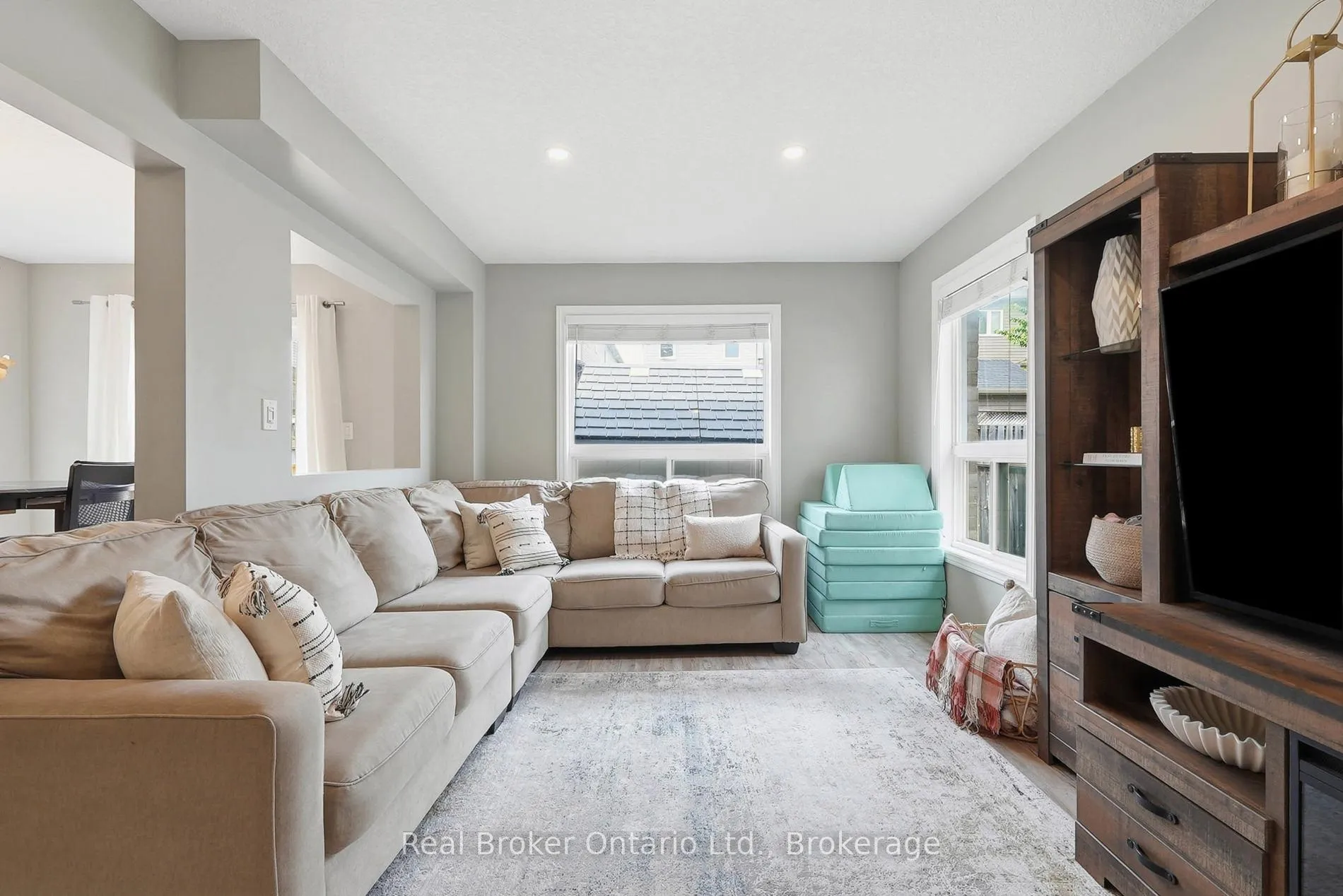 Photo 13 of 1381 Old Zeller Drive, Kitchener — HOMEH