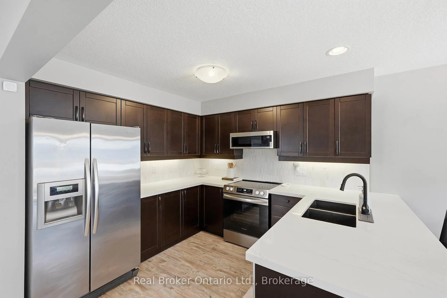 Photo 15 of 1381 Old Zeller Drive, Kitchener — HOMEH