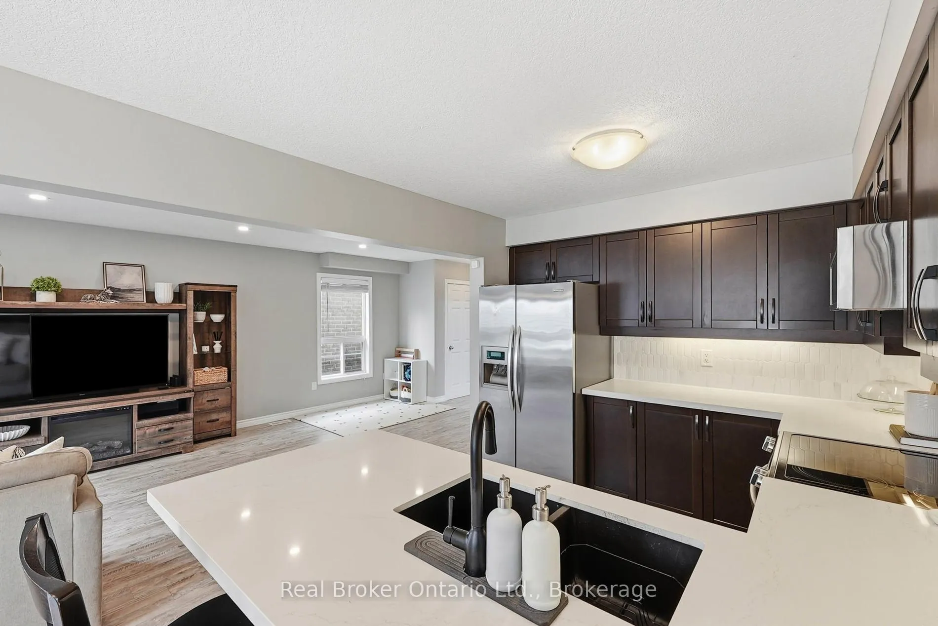 Photo 16 of 1381 Old Zeller Drive, Kitchener — HOMEH