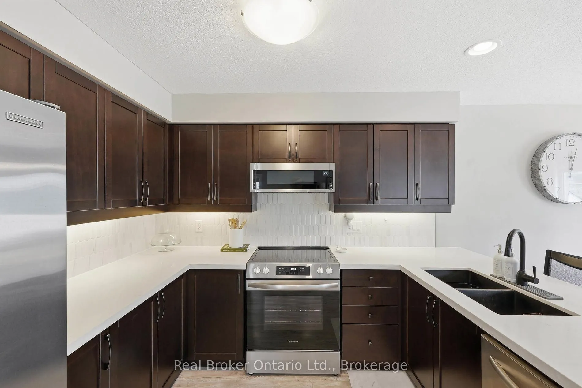 Photo 17 of 1381 Old Zeller Drive, Kitchener — HOMEH