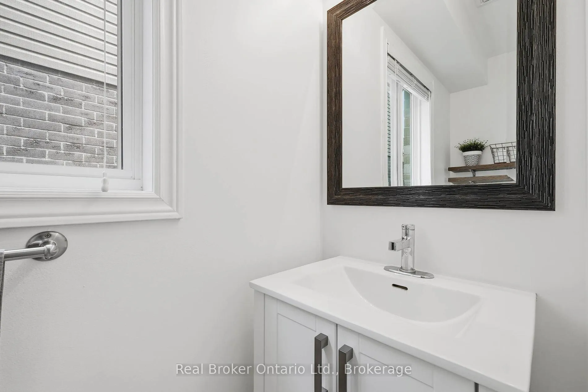 Photo 20 of 1381 Old Zeller Drive, Kitchener — HOMEH