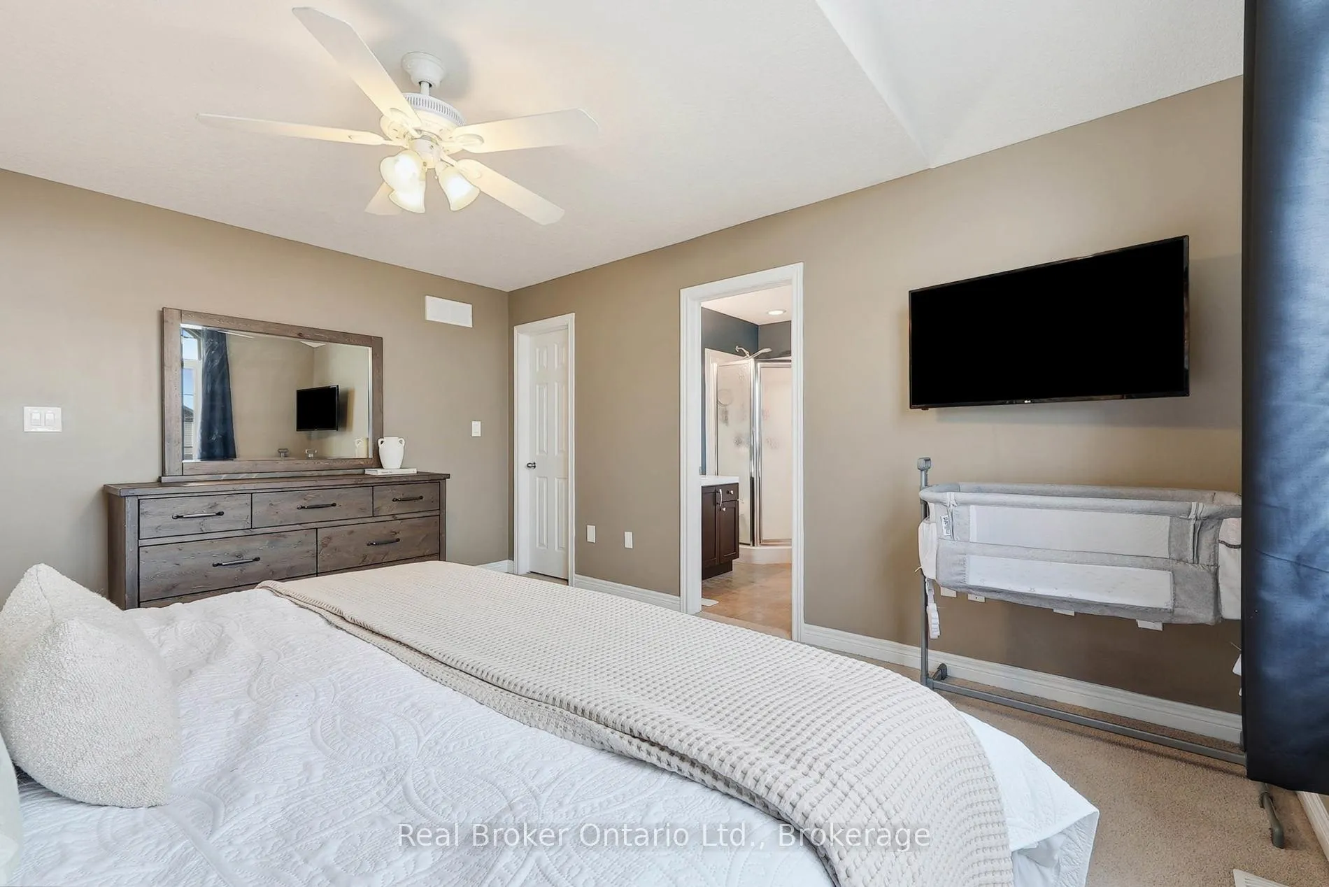 Photo 24 of 1381 Old Zeller Drive, Kitchener — HOMEH