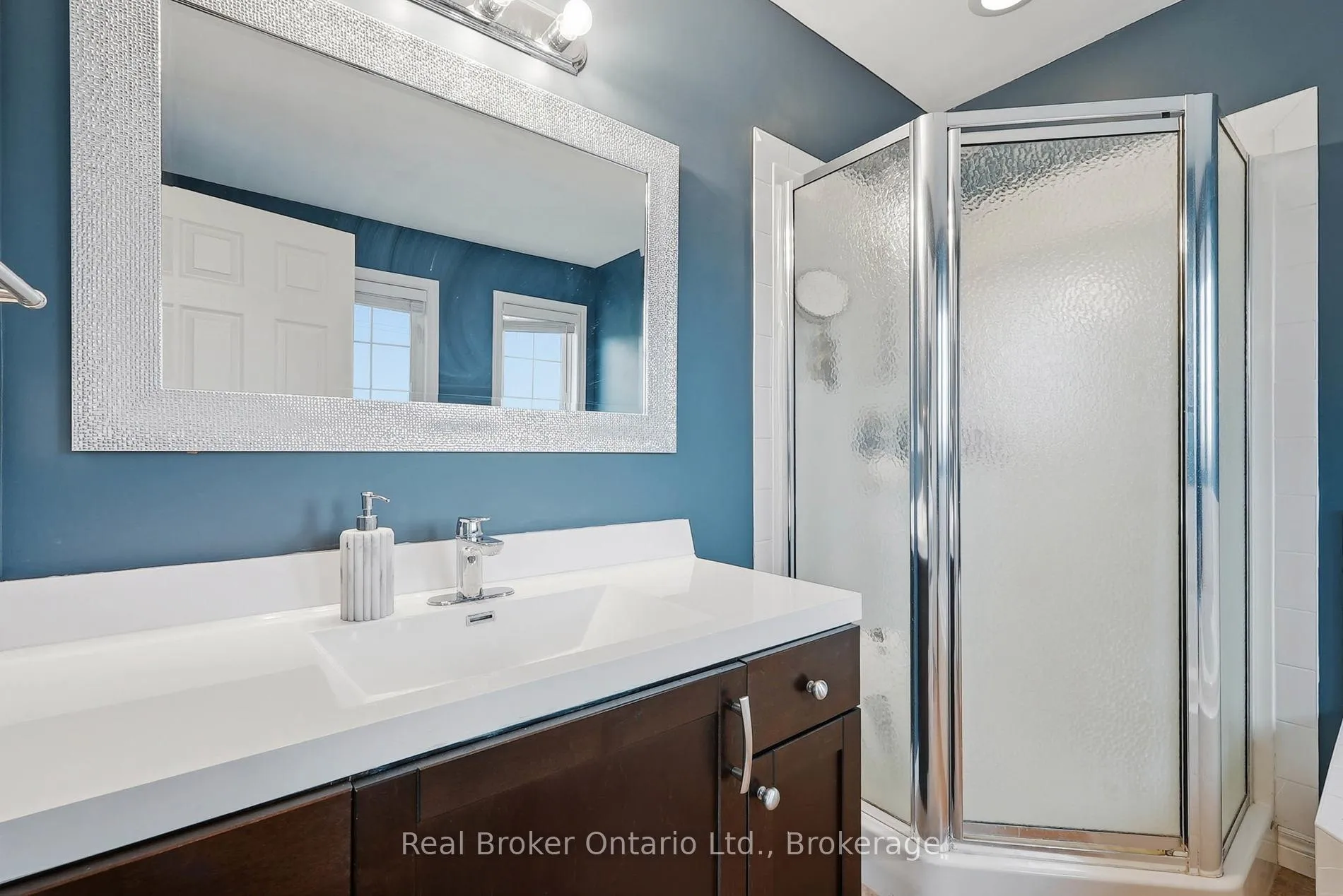 Photo 25 of 1381 Old Zeller Drive, Kitchener — HOMEH