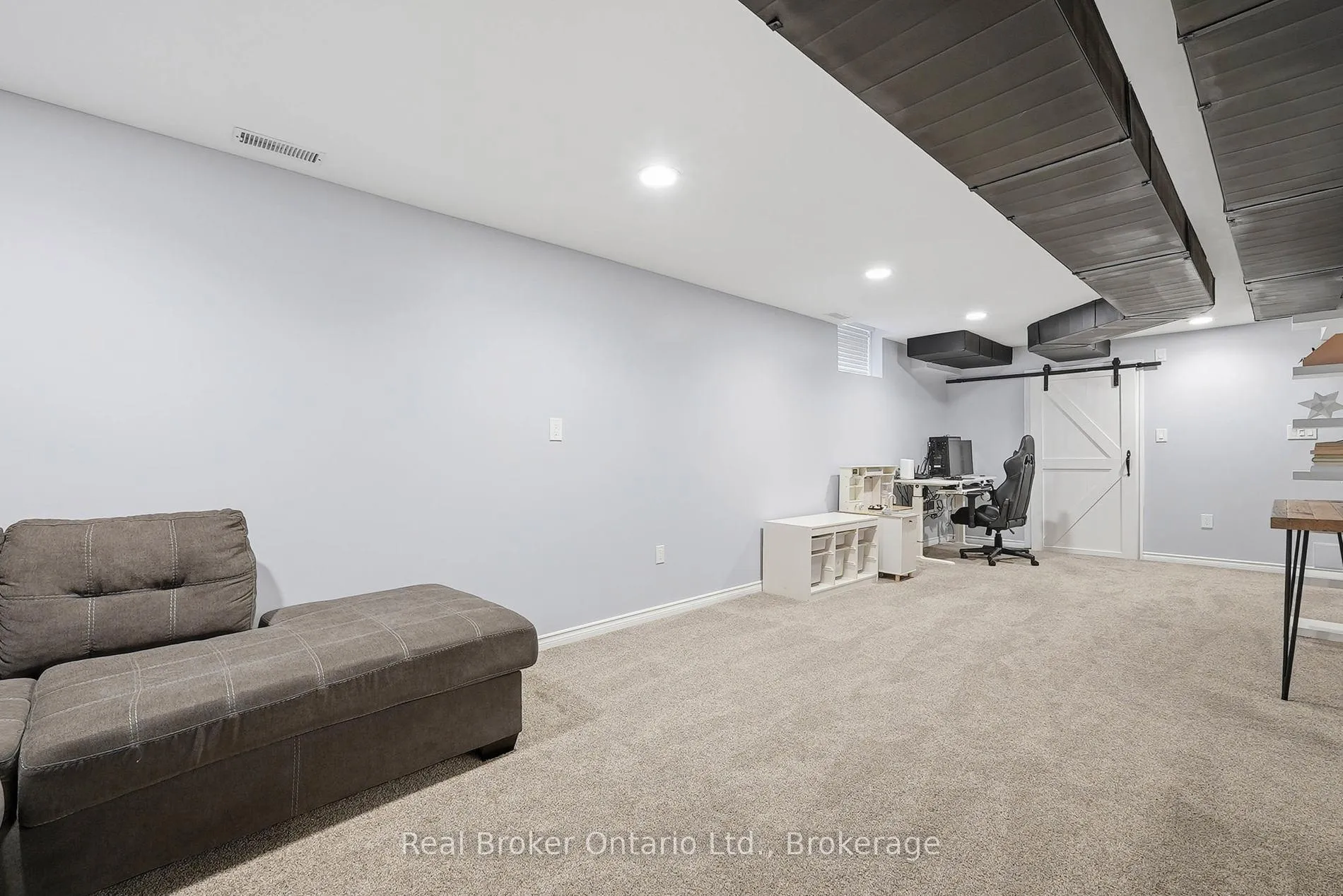 Photo 32 of 1381 Old Zeller Drive, Kitchener — HOMEH