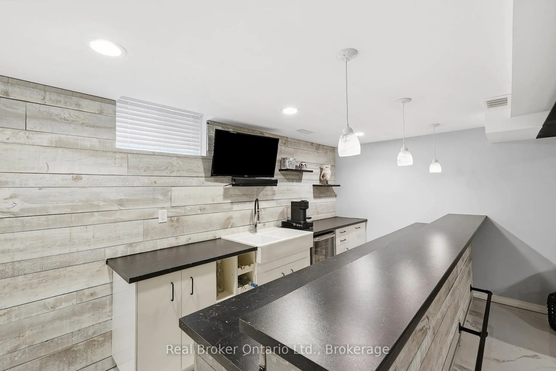 Photo 33 of 1381 Old Zeller Drive, Kitchener — HOMEH