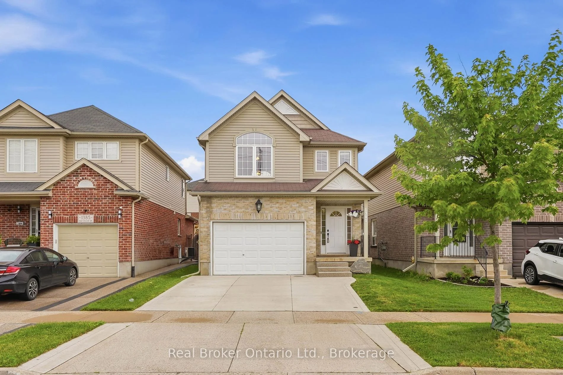 Photo 3 of 1381 Old Zeller Drive, Kitchener — HOMEH