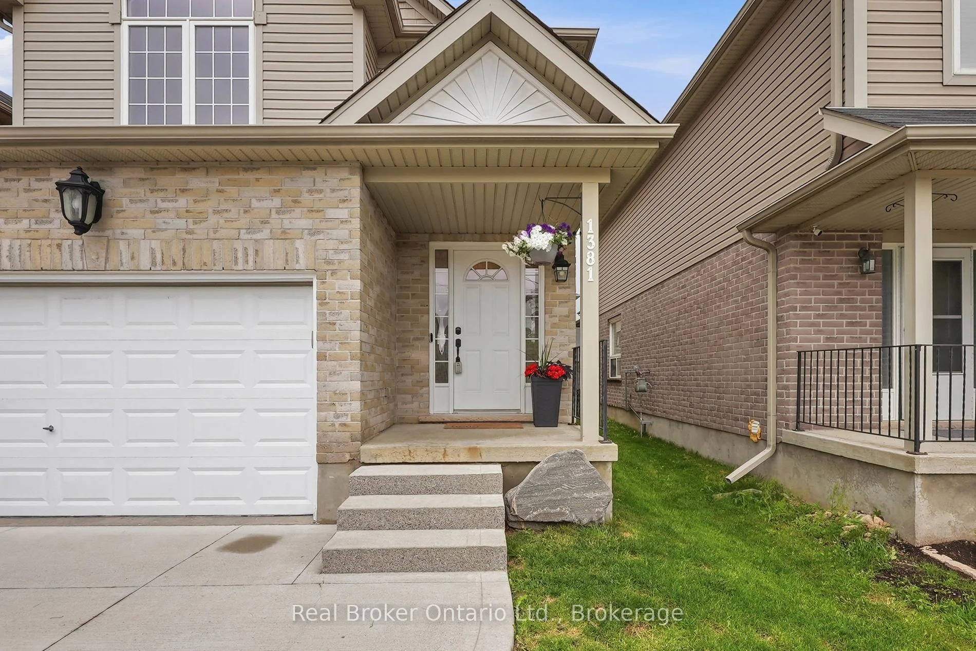 Photo 4 of 1381 Old Zeller Drive, Kitchener — HOMEH