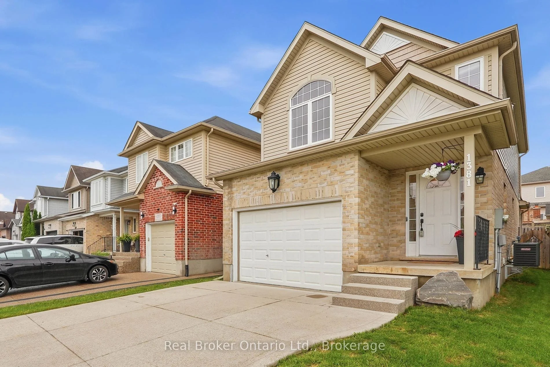 Photo 5 of 1381 Old Zeller Drive, Kitchener — HOMEH