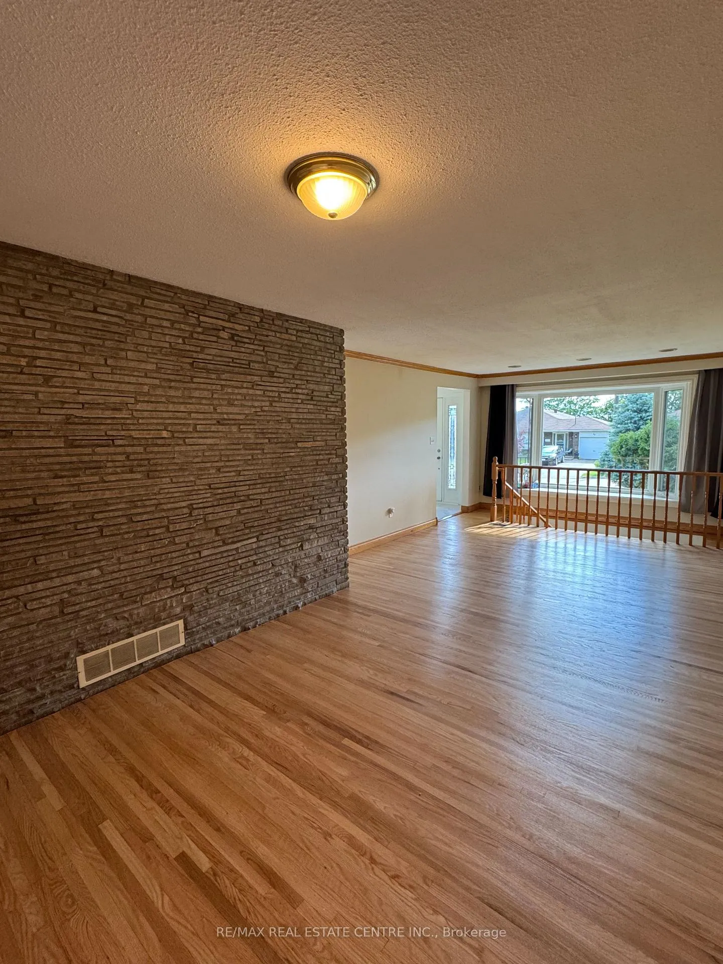 Photo 5 of 45 Sherwood Forest Drive, Markham, Bullock — HOMEH