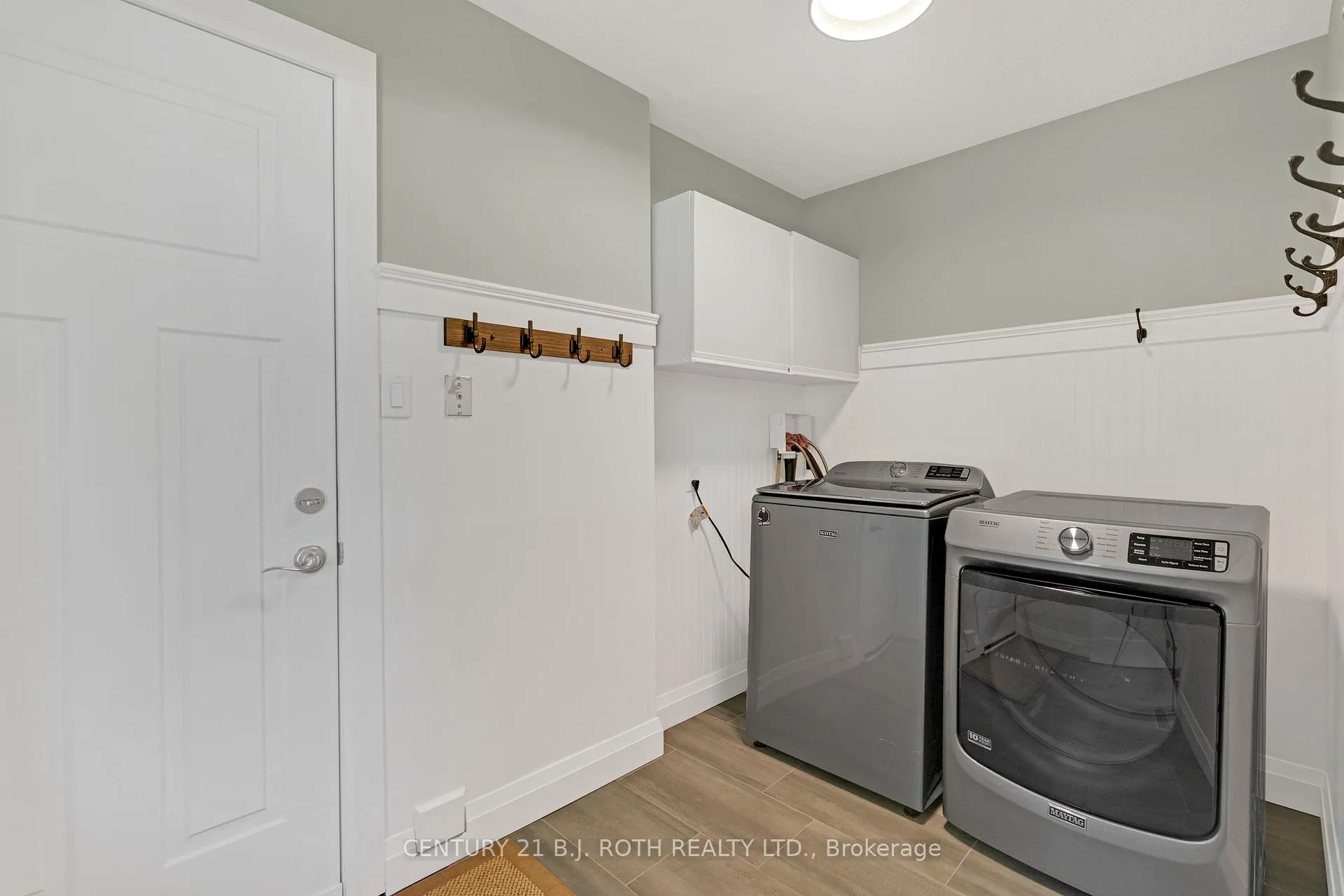 Photo 17 of 16 Spence Avenue, Springwater, Midhurst — HOMEH