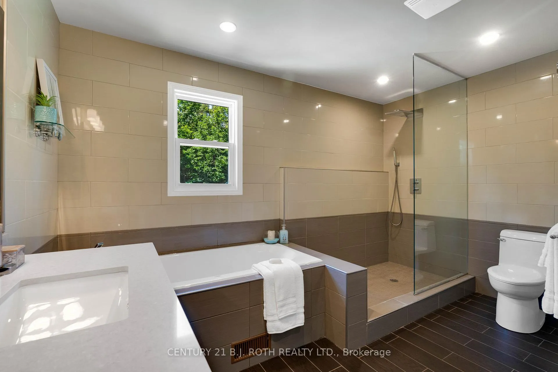 Photo 23 of 16 Spence Avenue, Springwater, Midhurst — HOMEH