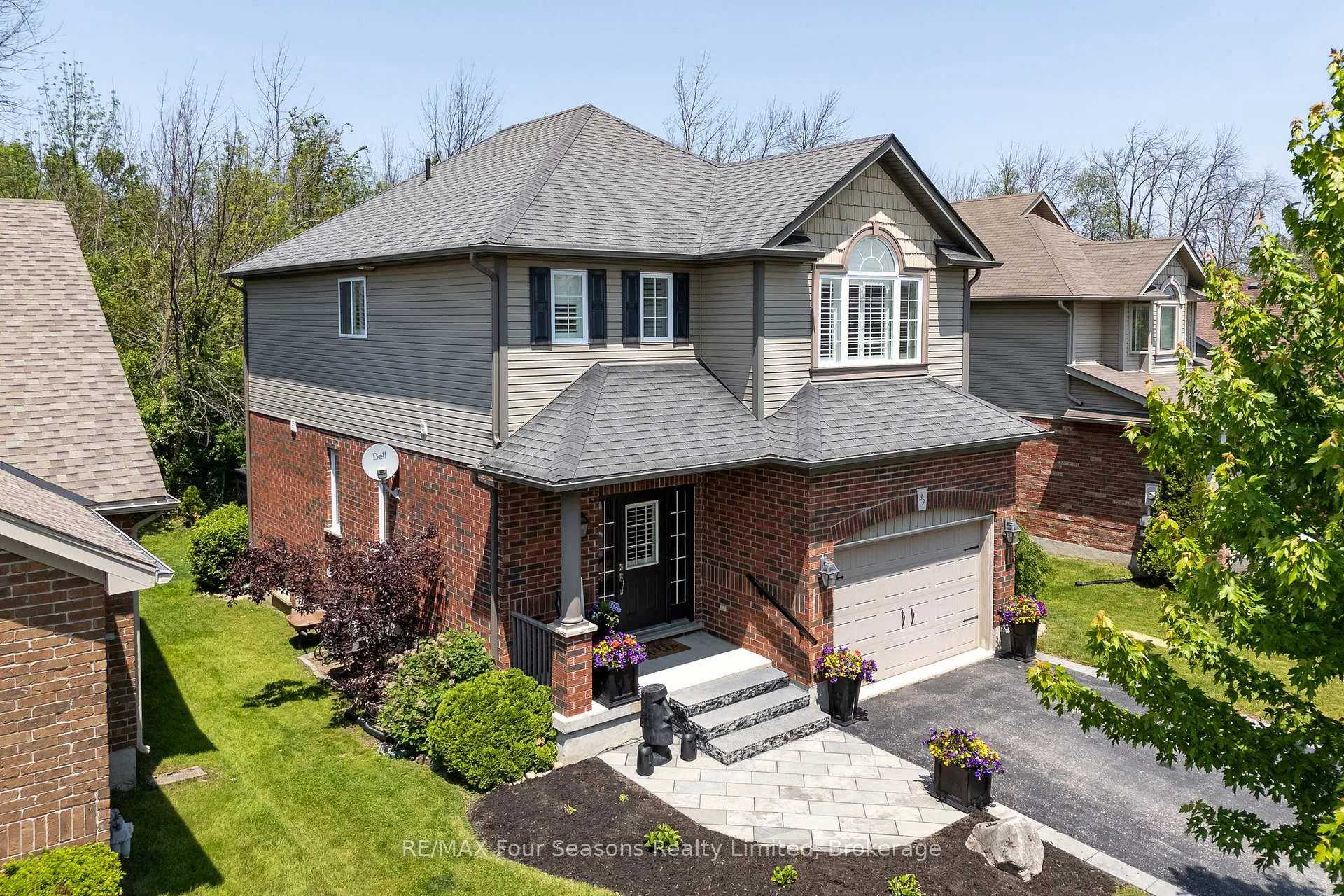 Photo 2 of 37 Chamberlain Crescent, Collingwood — HOMEH