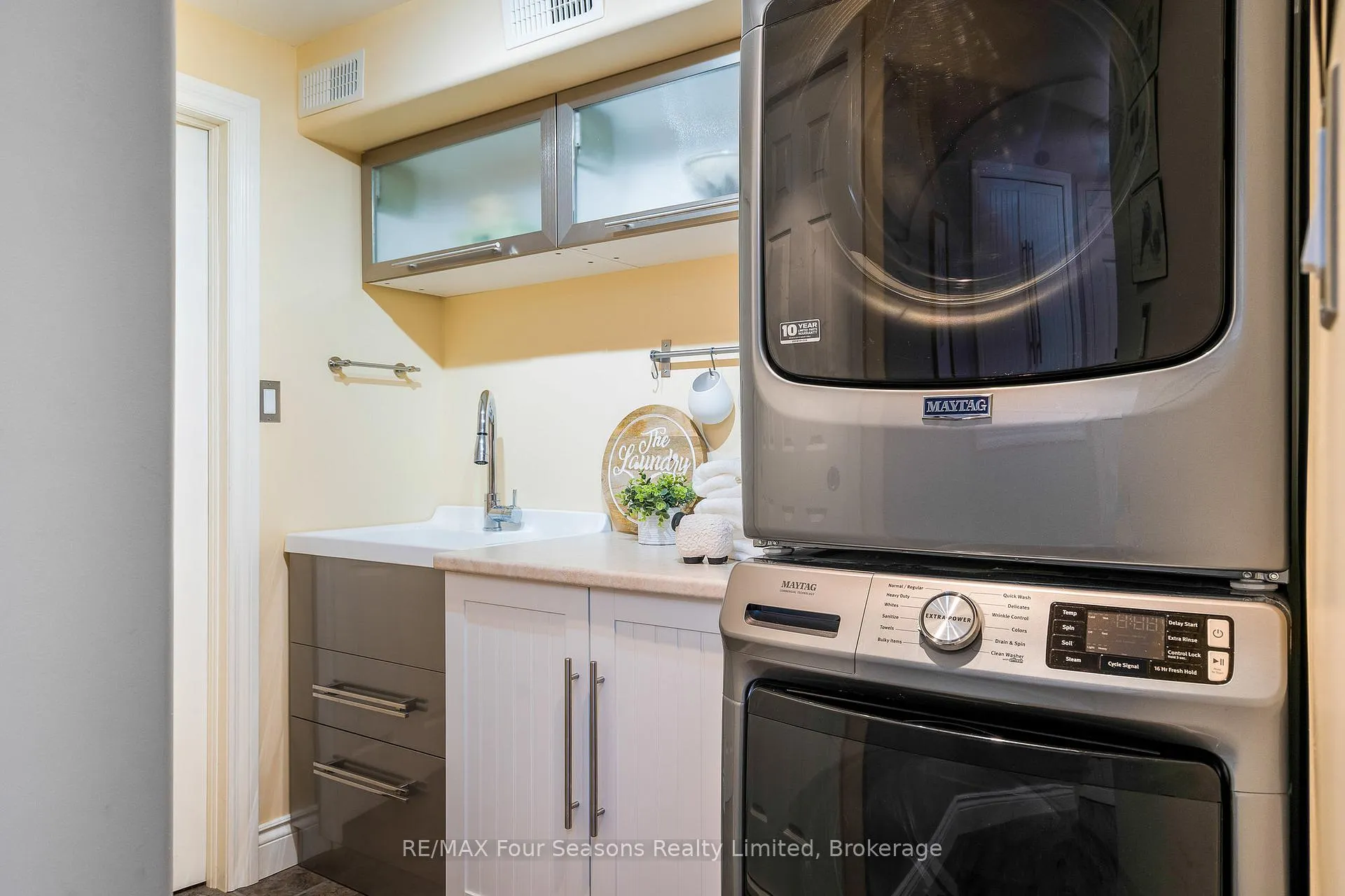 Photo 28 of 37 Chamberlain Crescent, Collingwood — HOMEH