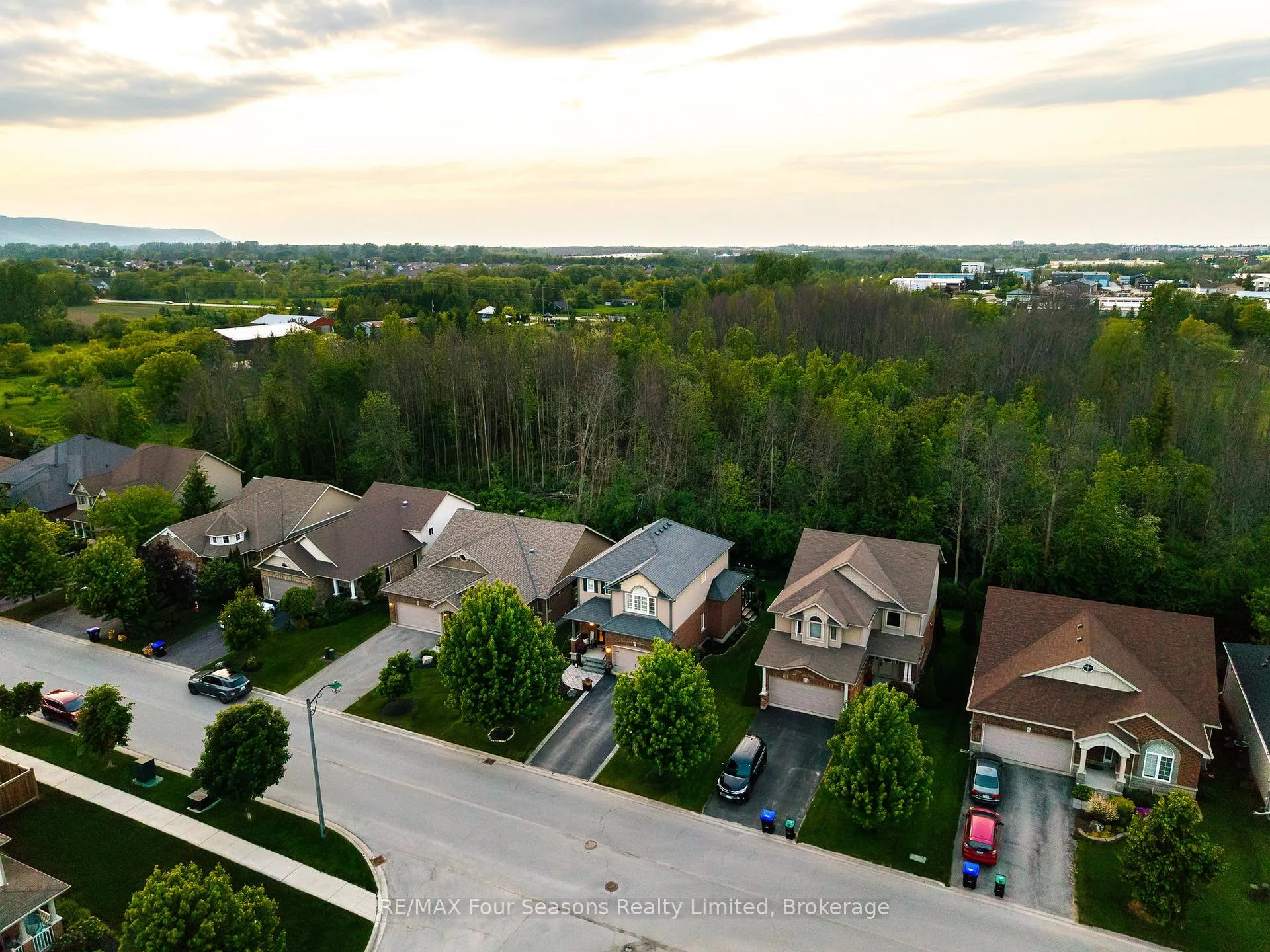 Photo 36 of 37 Chamberlain Crescent, Collingwood — HOMEH