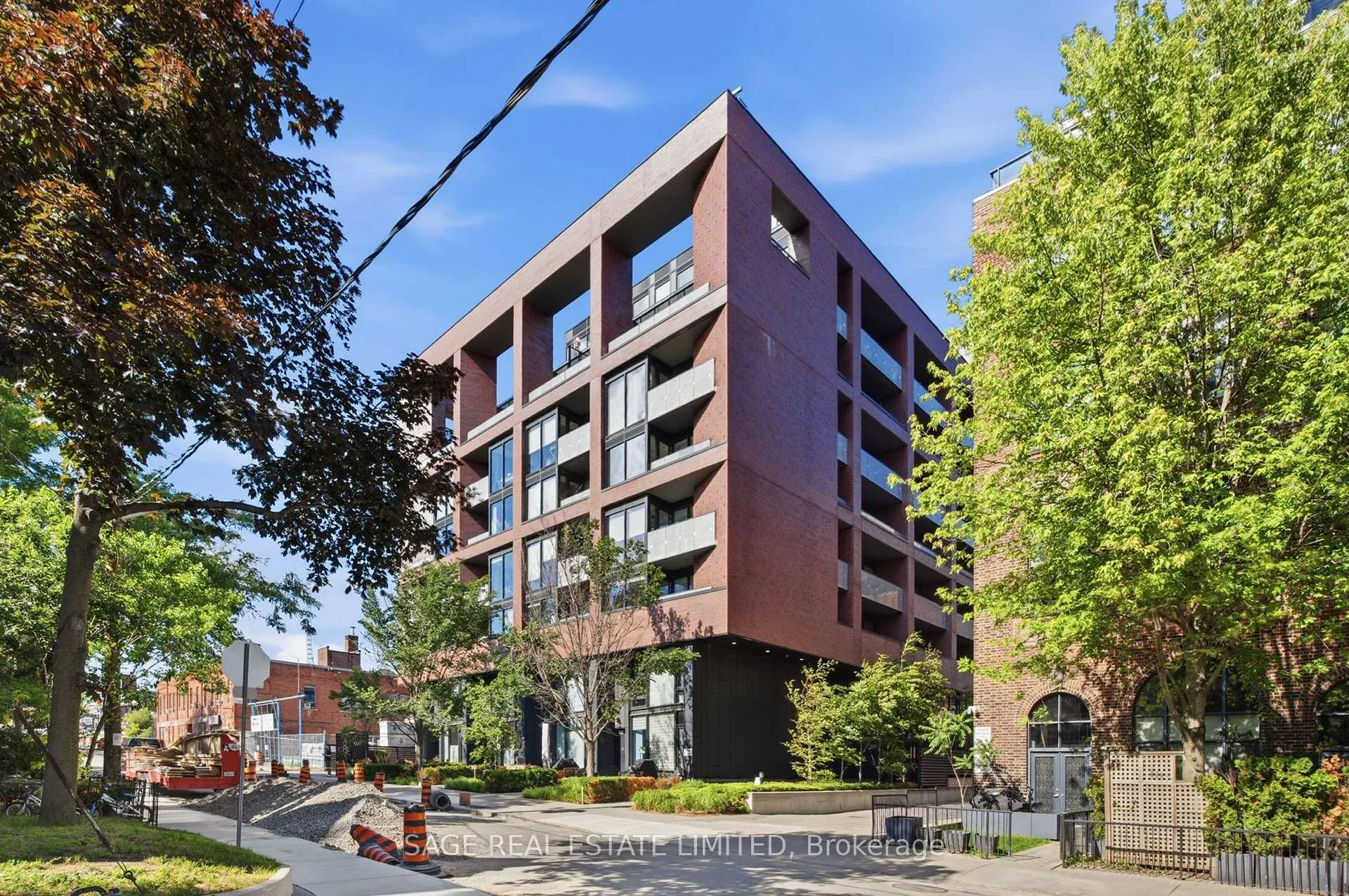 Front of Unit 706, 383 Sorauren Avenue