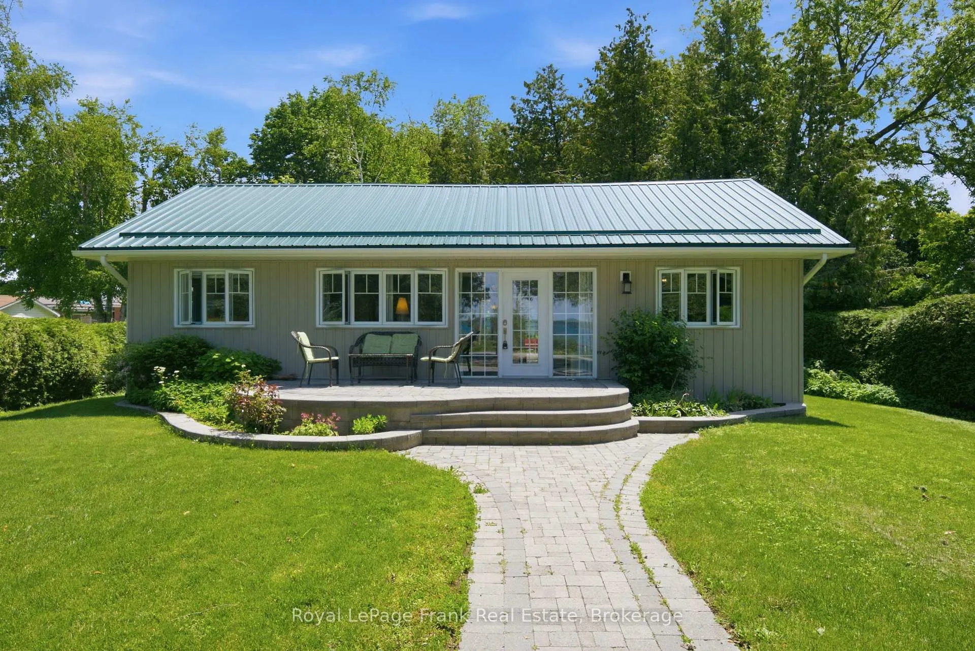 Front of 15 Lakeshore Road