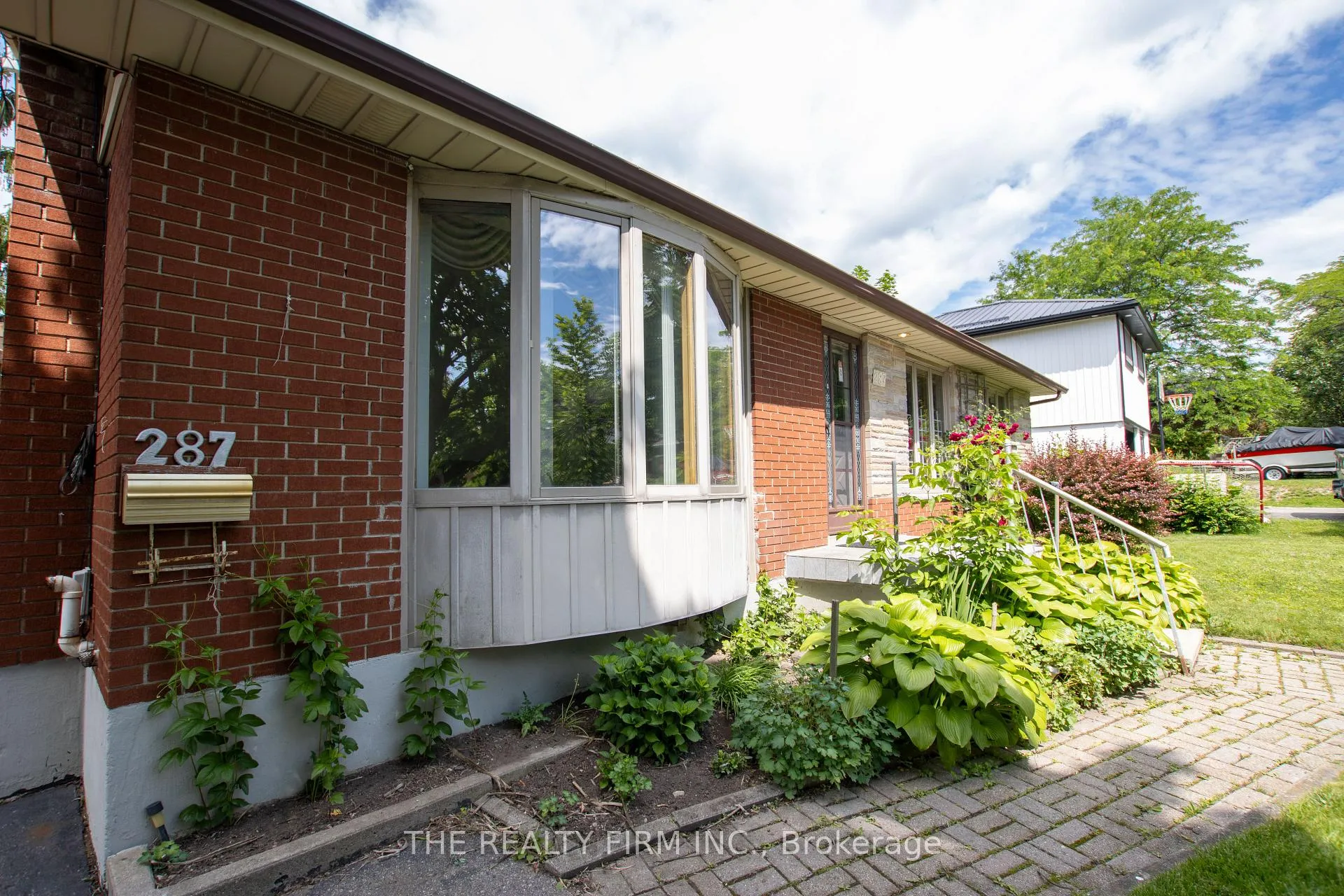 Photo 4 of 287 Panorama Crescent, London, South J — HOMEH