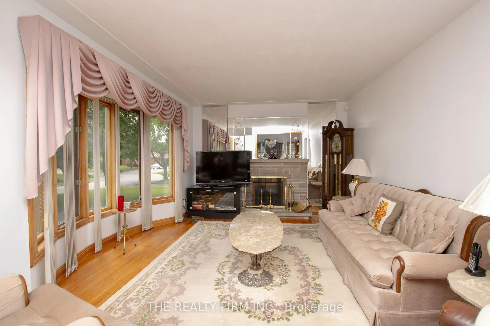 Photo 7 of 287 Panorama Crescent, London, South J — HOMEH