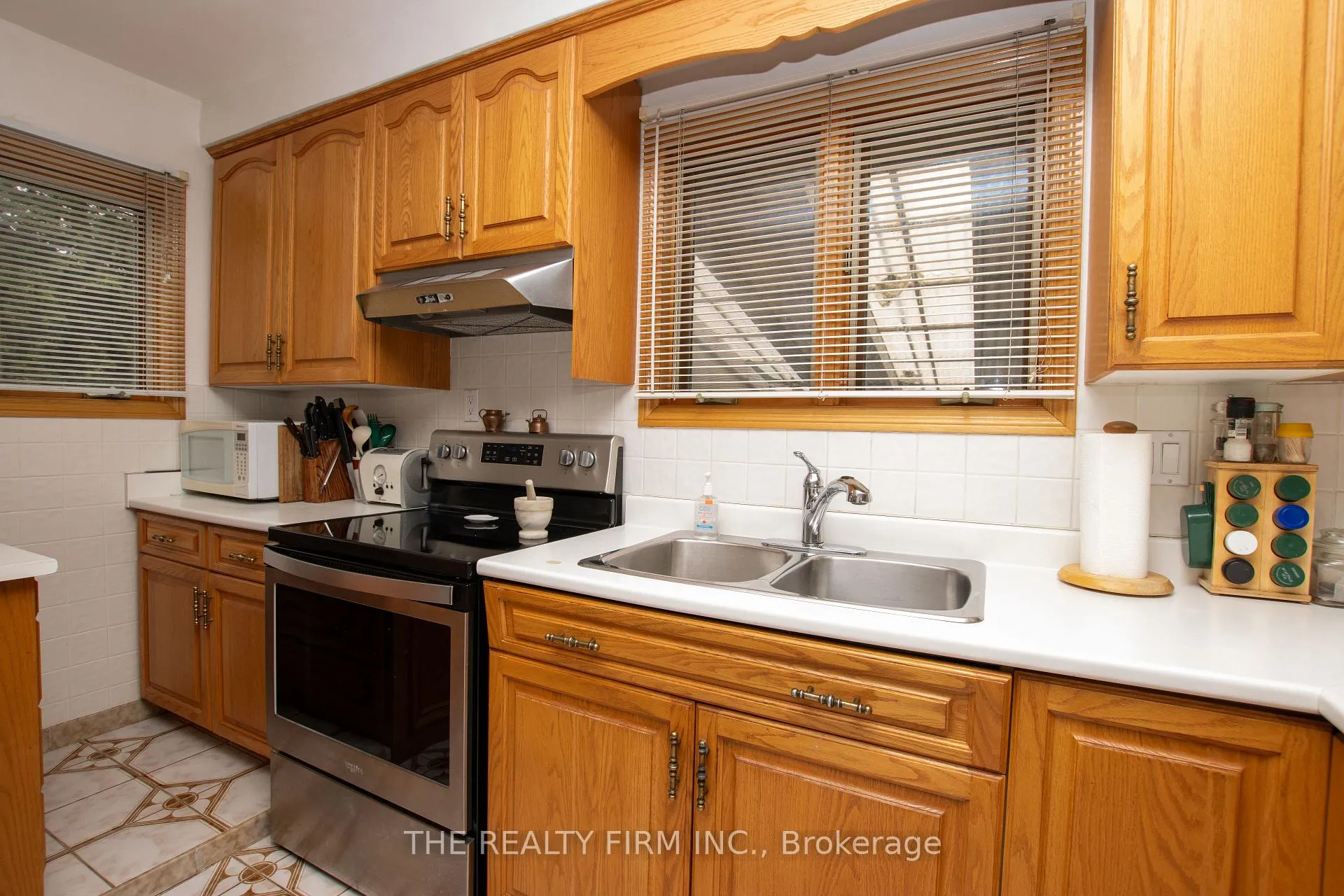 Photo 15 of 287 Panorama Crescent, London, South J — HOMEH