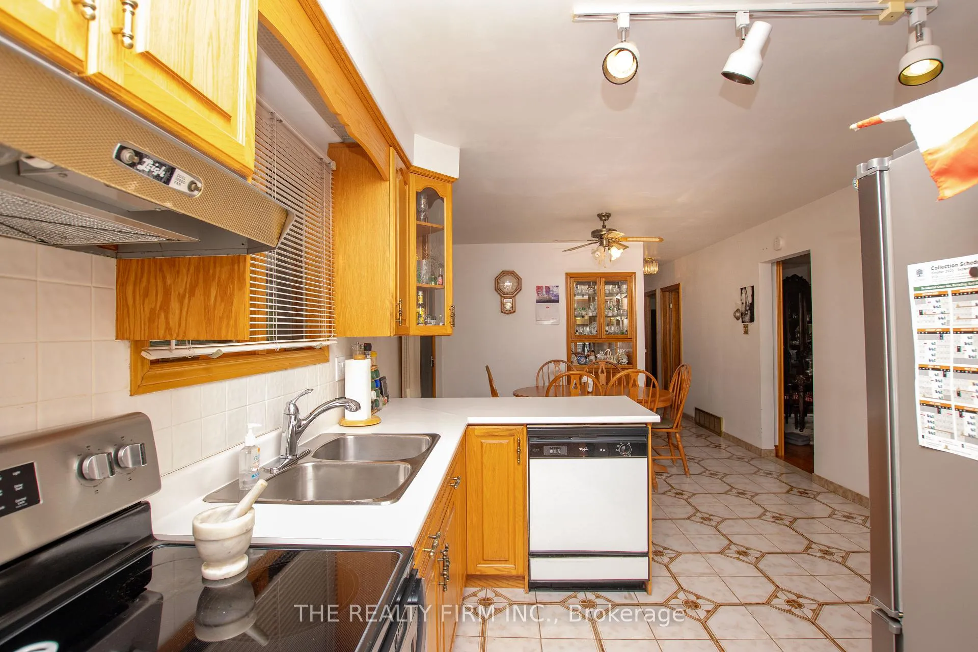 Photo 16 of 287 Panorama Crescent, London, South J — HOMEH