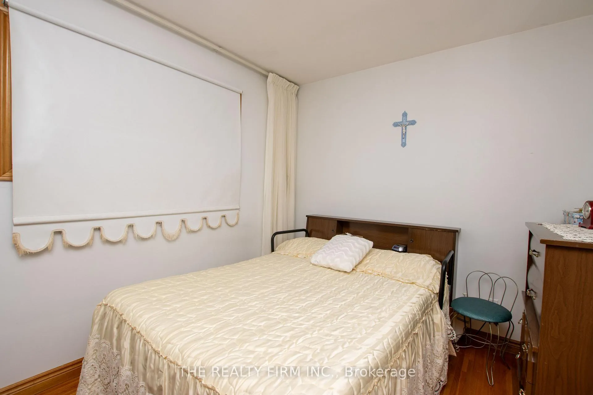 Photo 18 of 287 Panorama Crescent, London, South J — HOMEH