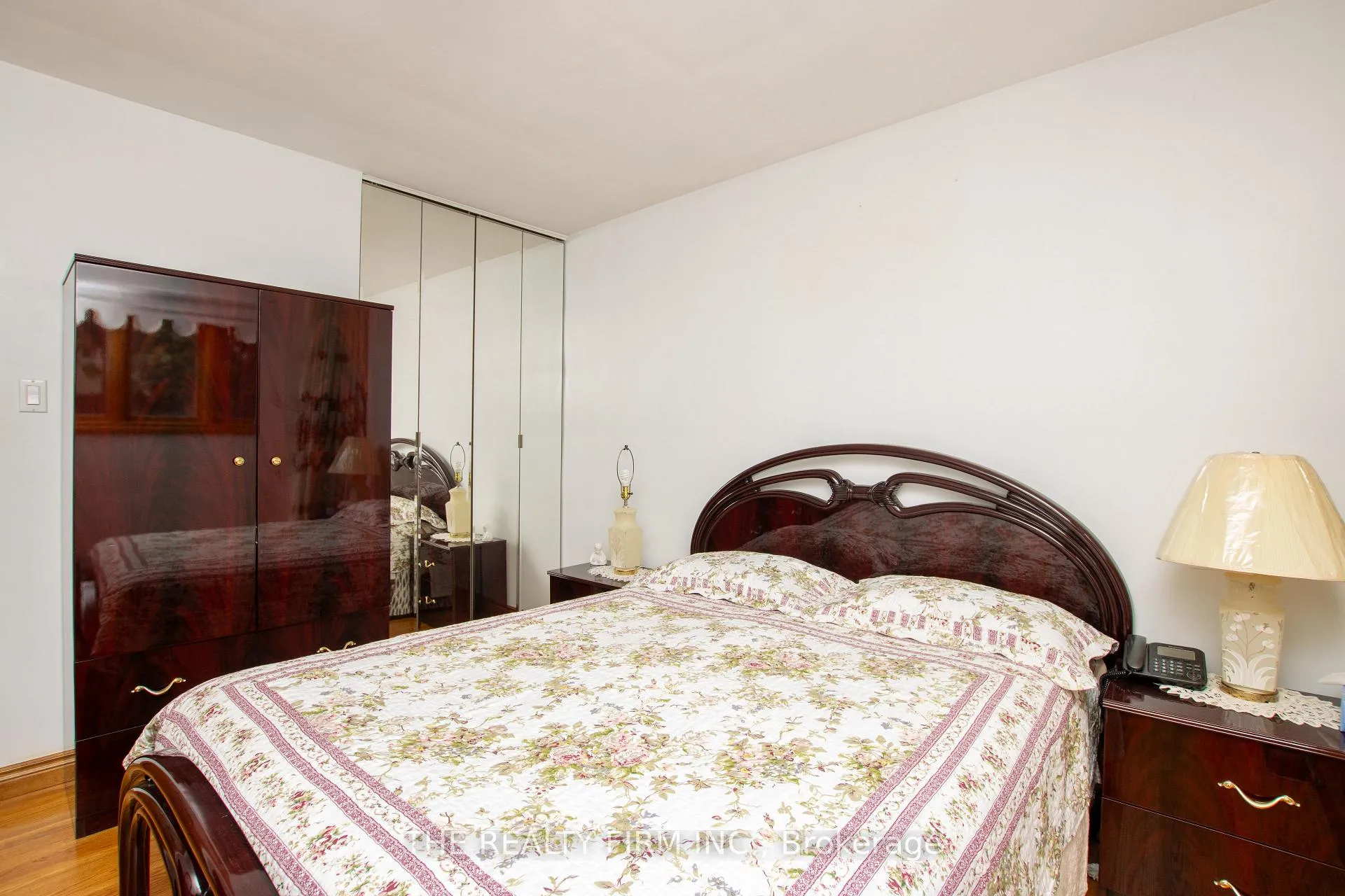 Photo 21 of 287 Panorama Crescent, London, South J — HOMEH