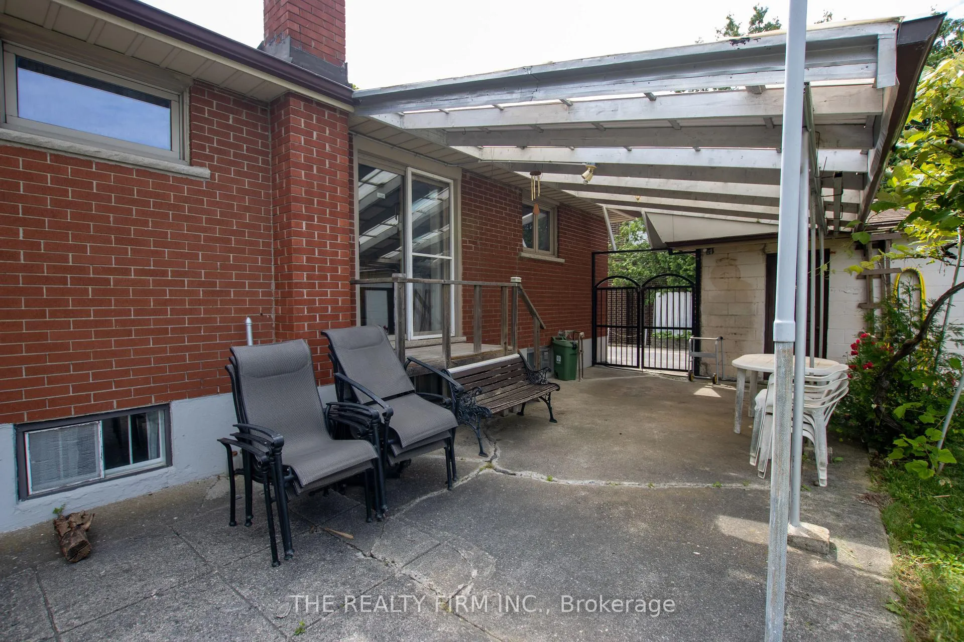 Photo 31 of 287 Panorama Crescent, London, South J — HOMEH