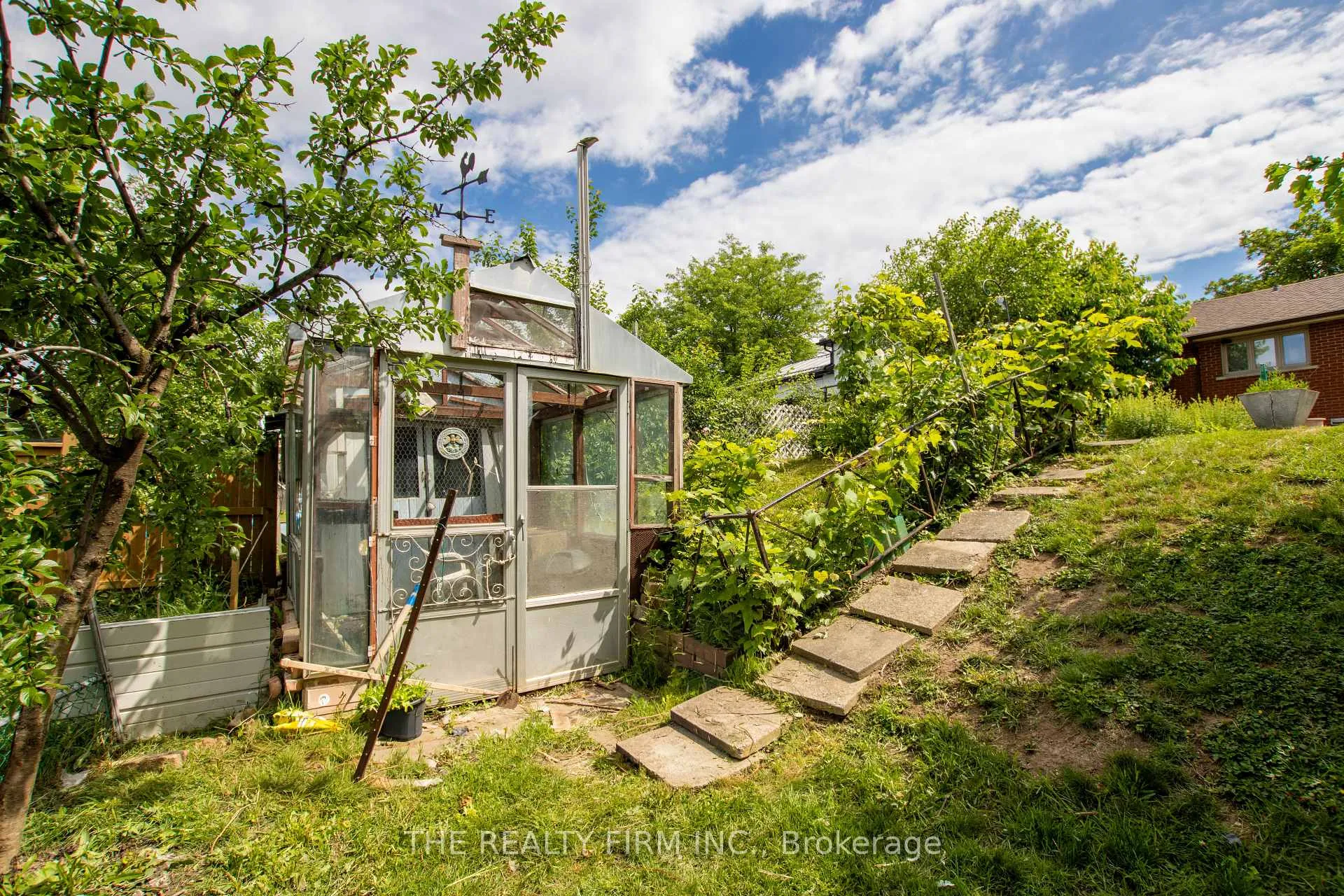Photo 33 of 287 Panorama Crescent, London, South J — HOMEH