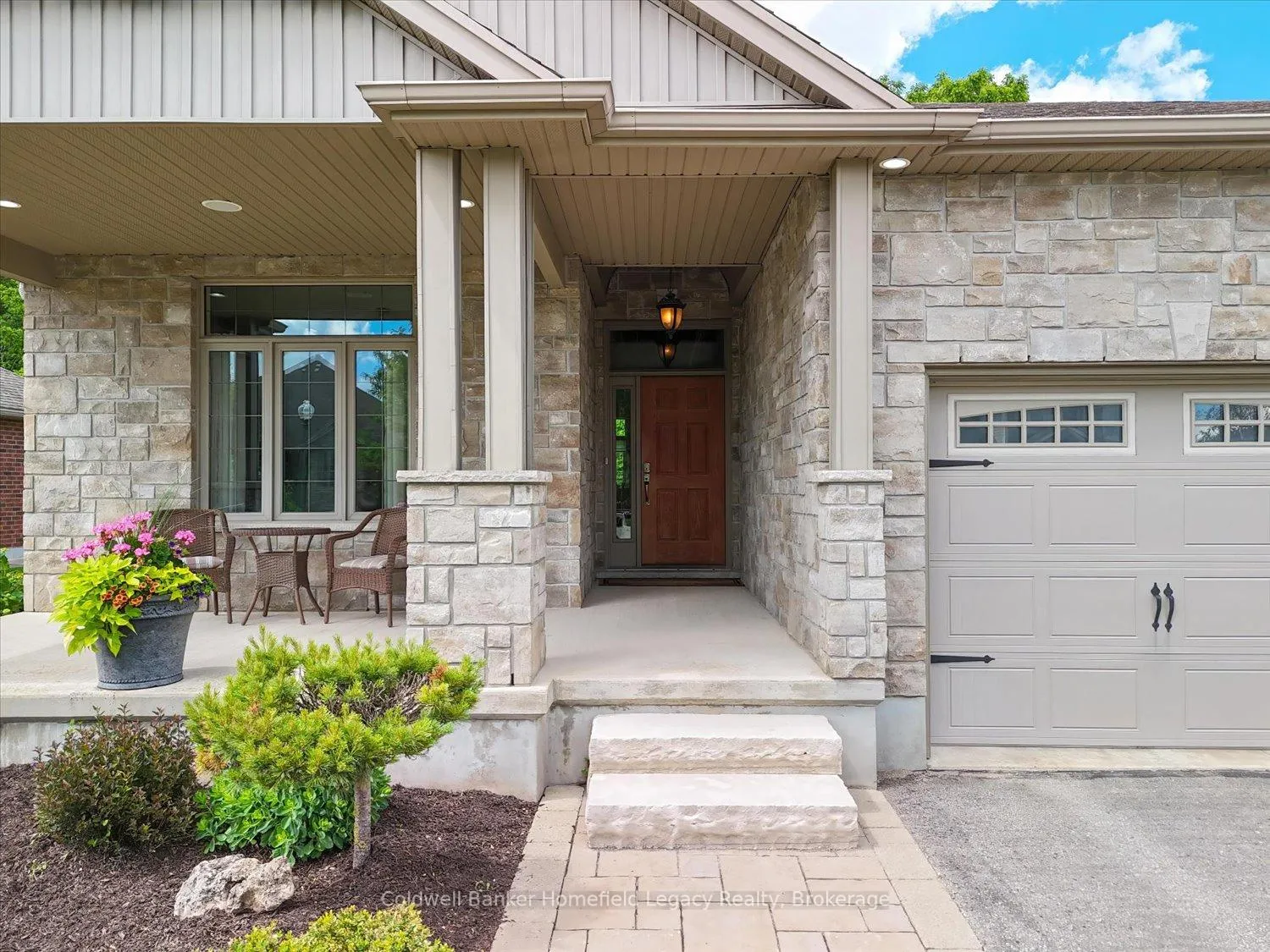 Photo 2 of 46 Trillium Crescent, St. Marys — HOMEH