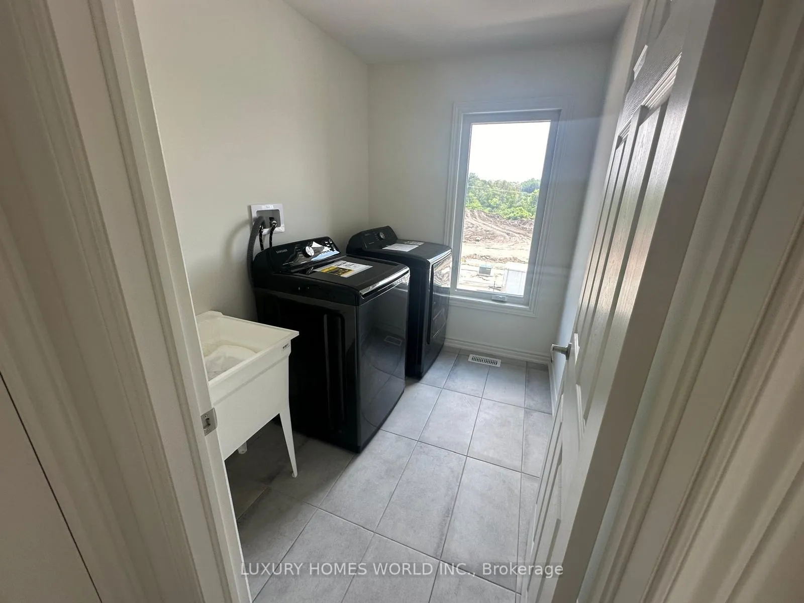 Photo 5 of 1113 Trailsview Avenue, Cobourg — HOMEH