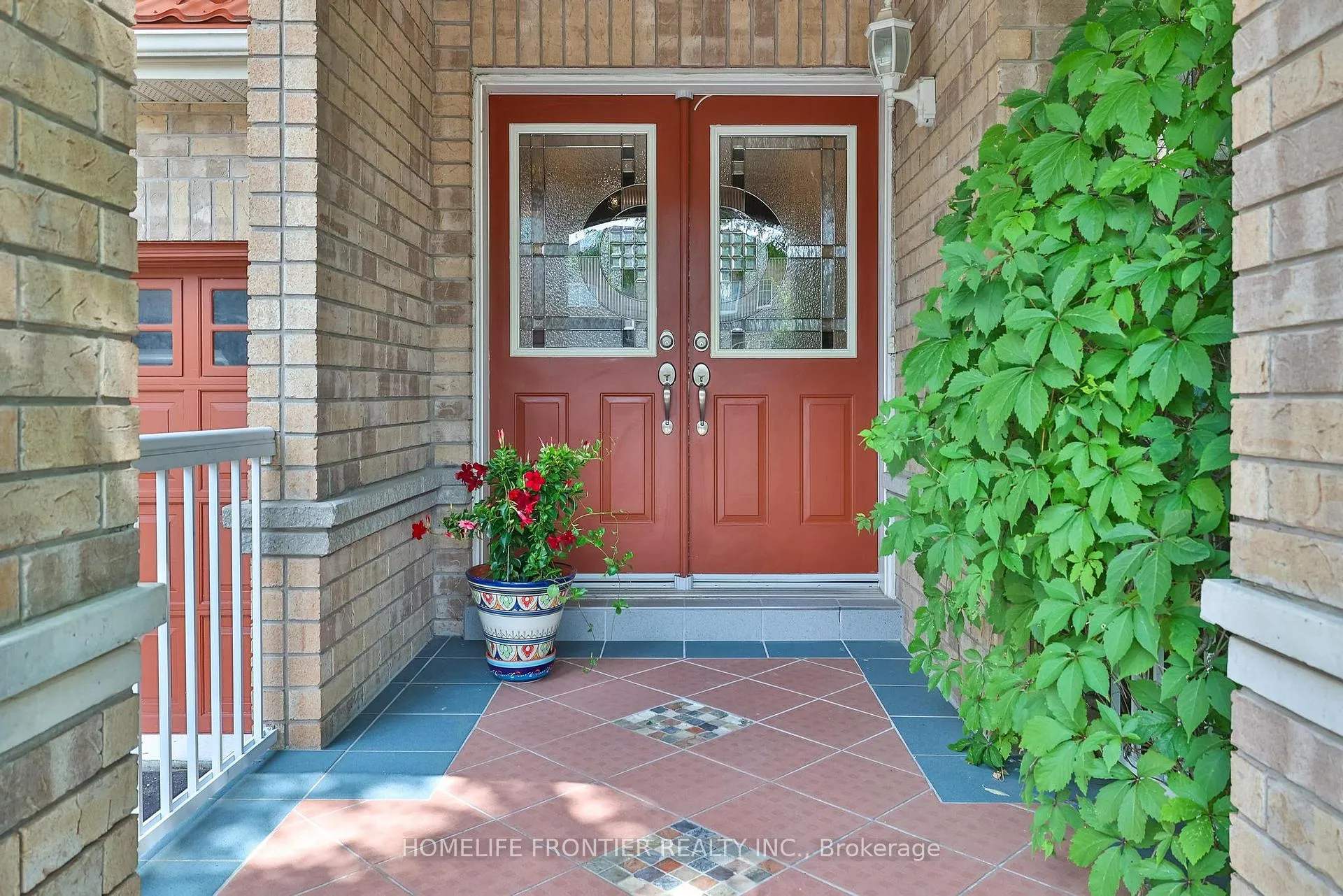 Photo 2 of 110 Red River Crescent, Newmarket, Woodland Hill — HOMEH
