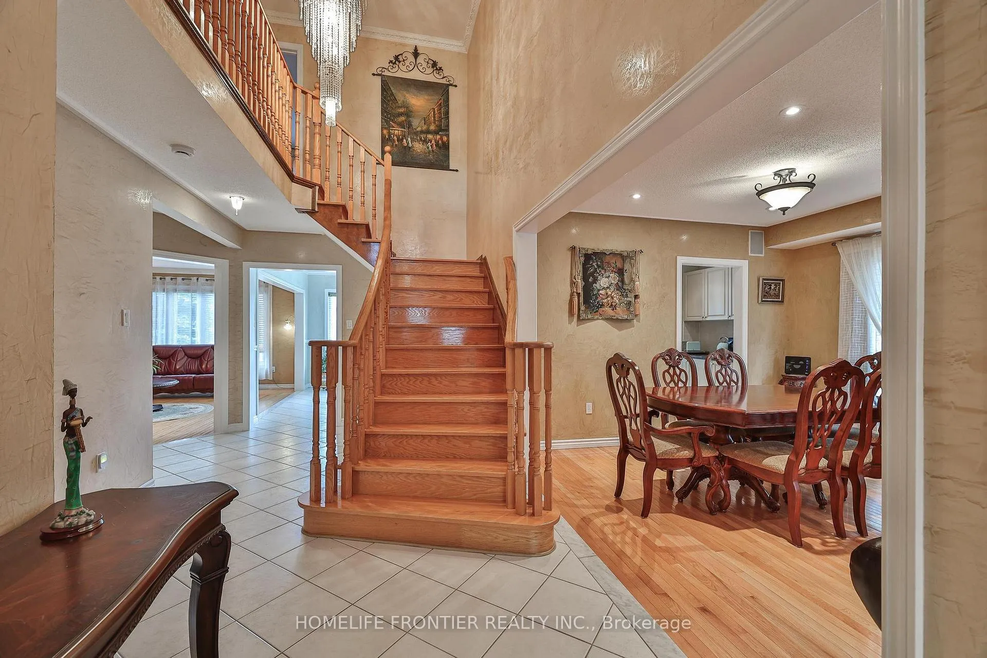 Photo 4 of 110 Red River Crescent, Newmarket, Woodland Hill — HOMEH
