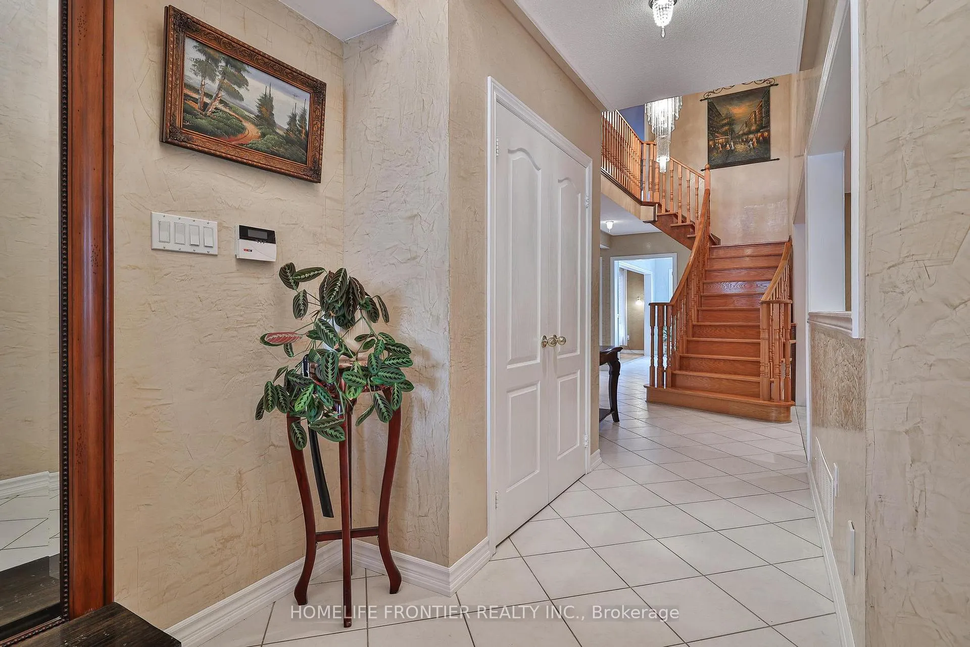 Photo 5 of 110 Red River Crescent, Newmarket, Woodland Hill — HOMEH