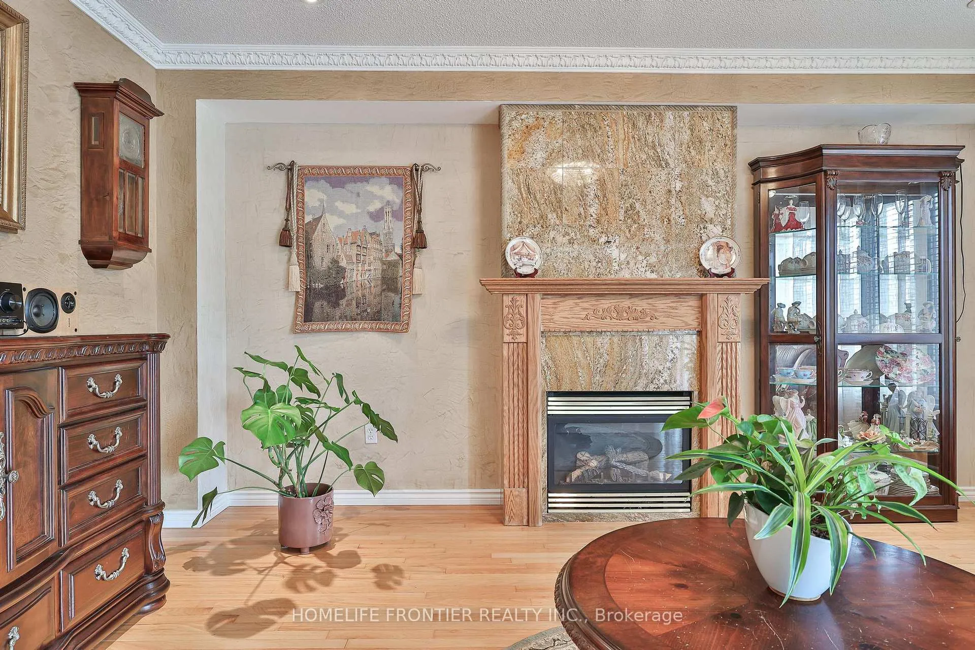 Photo 9 of 110 Red River Crescent, Newmarket, Woodland Hill — HOMEH
