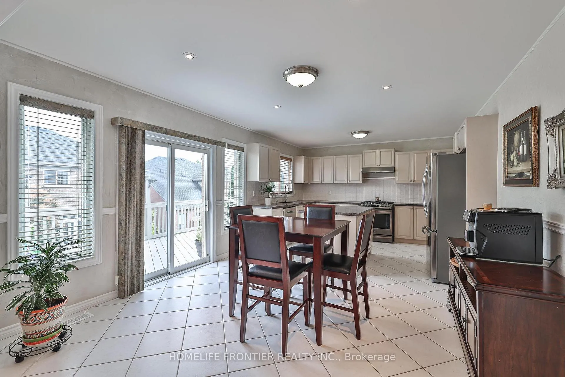 Photo 11 of 110 Red River Crescent, Newmarket, Woodland Hill — HOMEH
